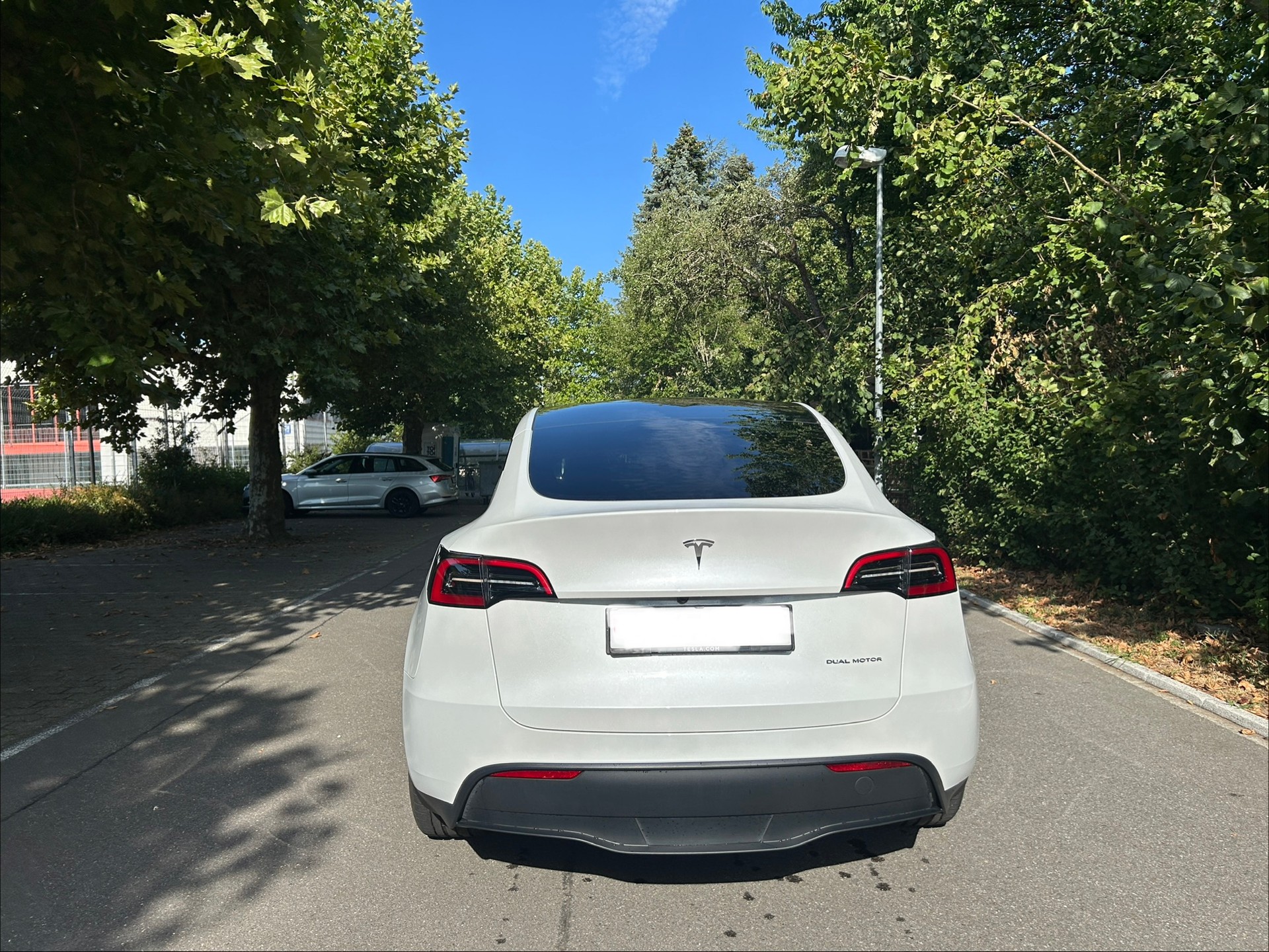 TESLA Long Range AWD-image-3