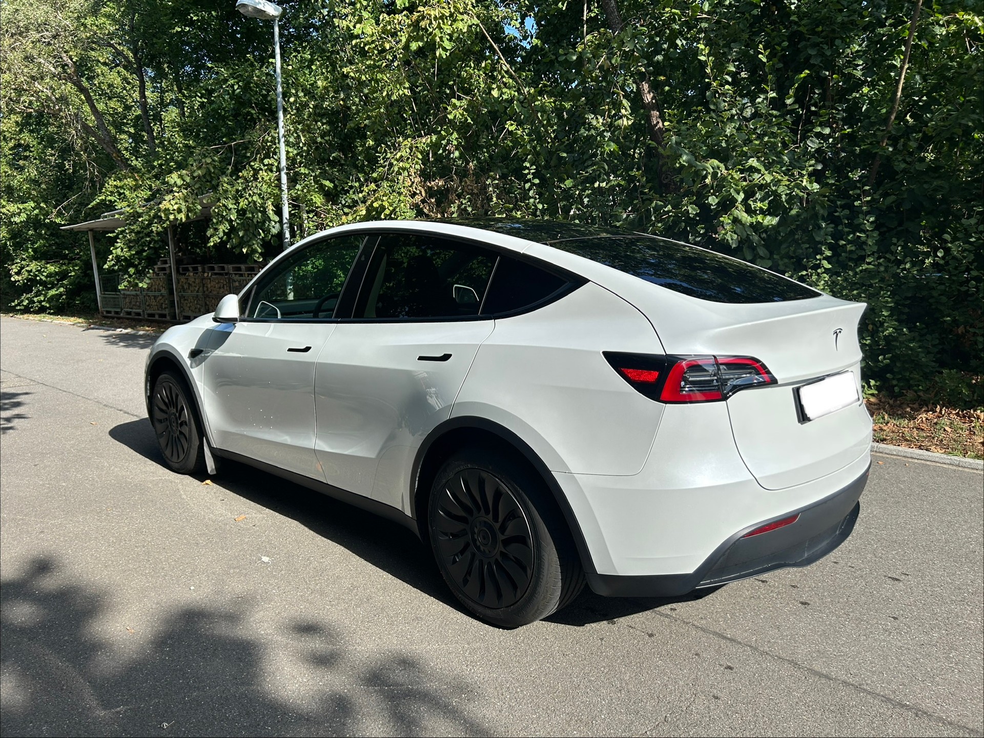 TESLA Long Range AWD-image-2