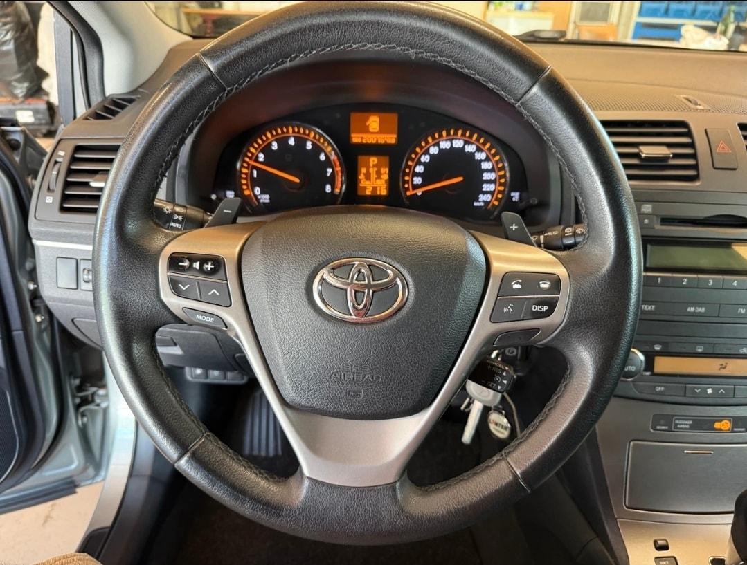 TOYOTA Avensis SW 2.0 Linea Luna Multidrive-image-9