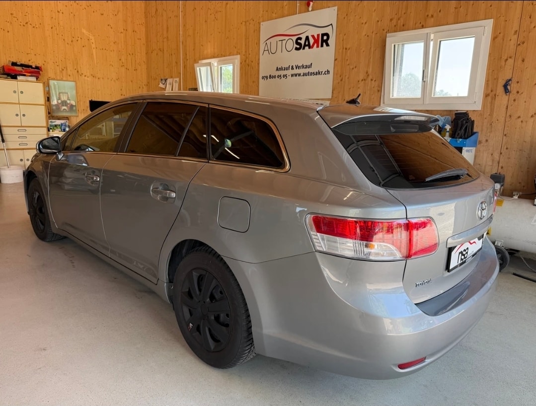TOYOTA Avensis SW 2.0 Linea Luna Multidrive-image-5