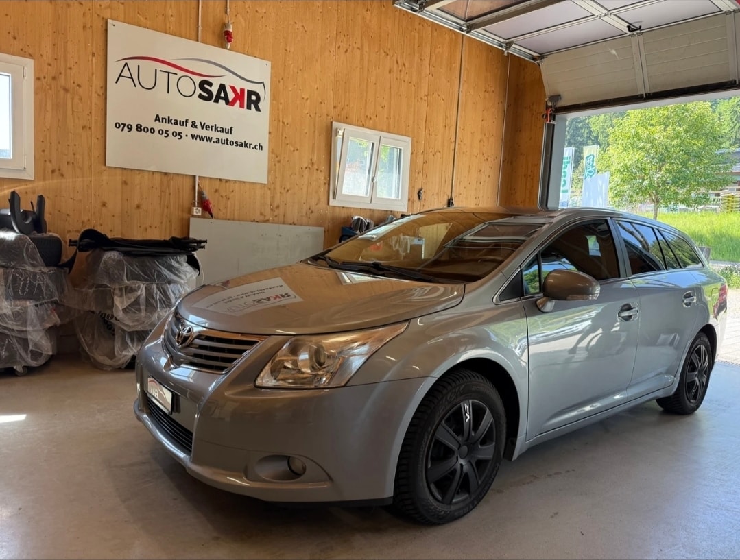 TOYOTA Avensis SW 2.0 Linea Luna Multidrive
