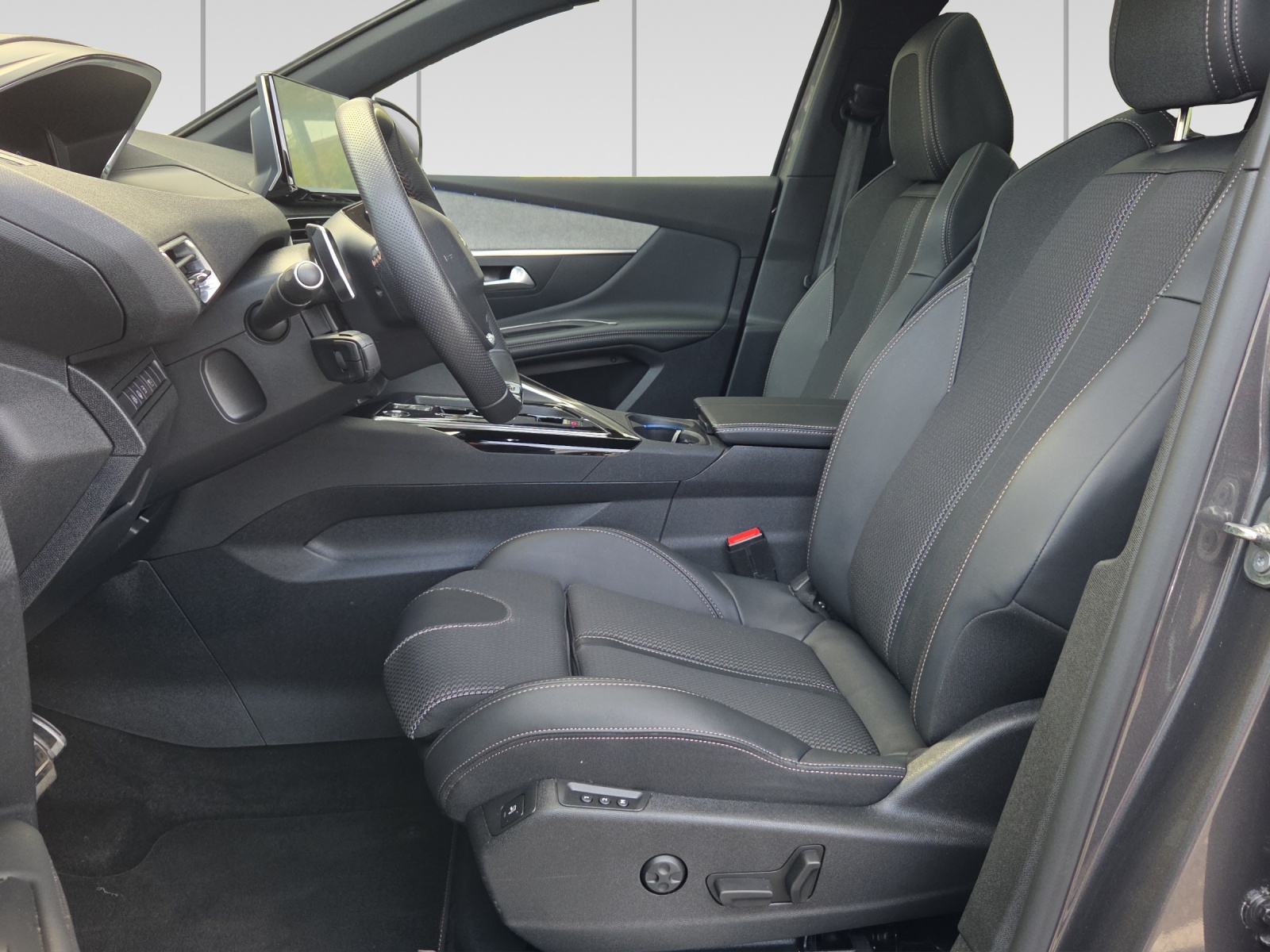 PEUGEOT 3008 225e Hybrid2 GT EAT8-image-6