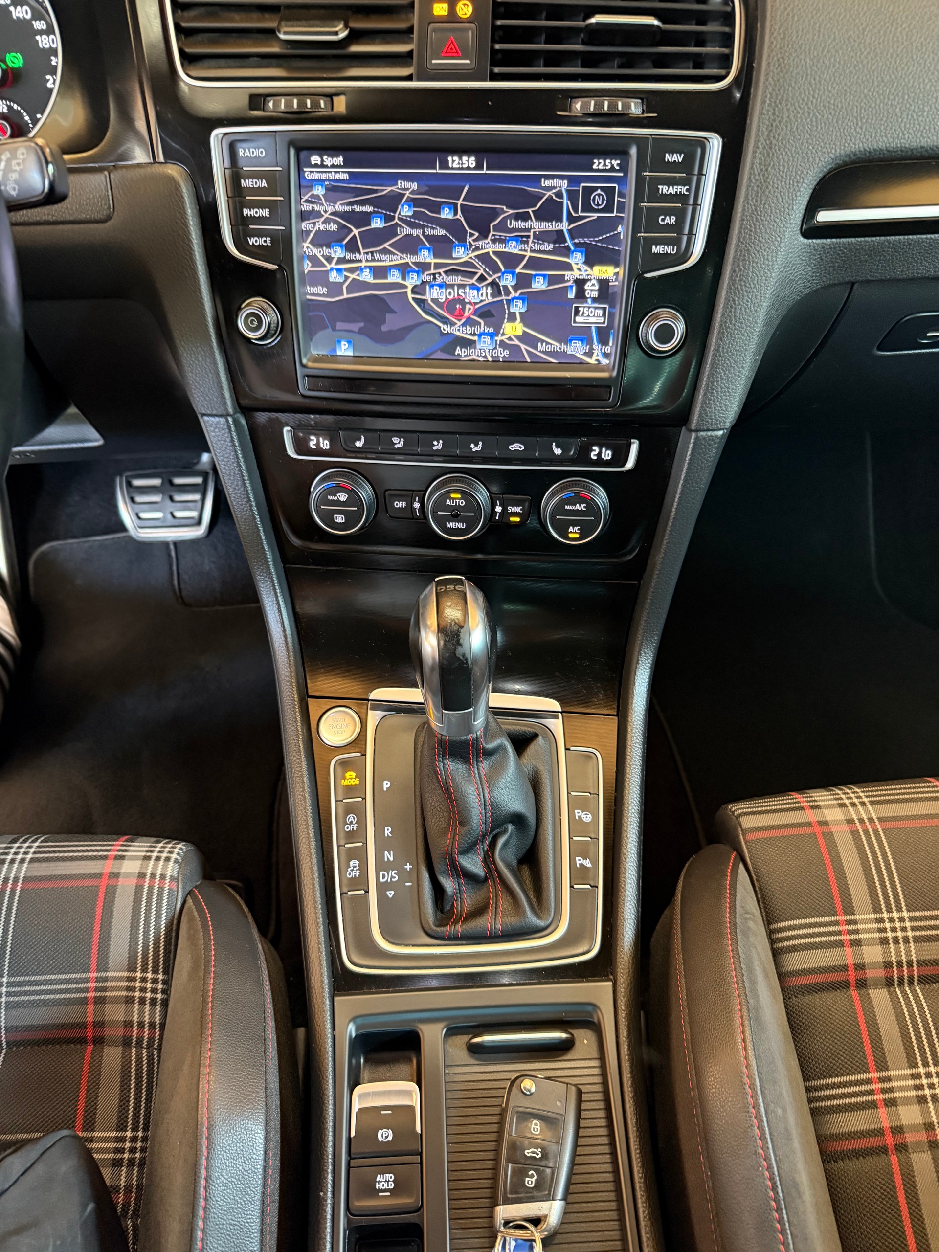 VW Golf 2.0 TSI GTI Performance DSG-image-11
