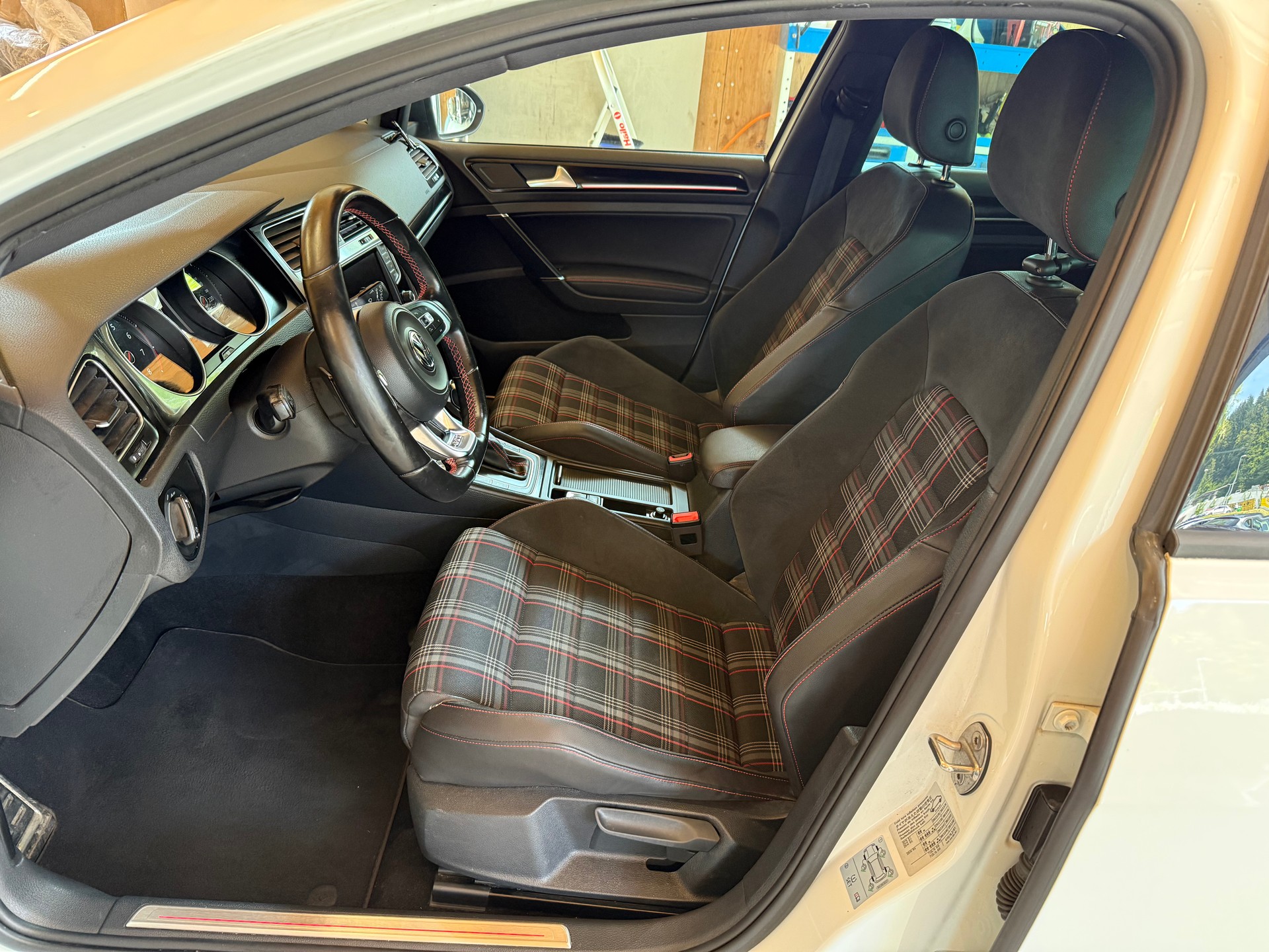 VW Golf 2.0 TSI GTI Performance DSG-image-6