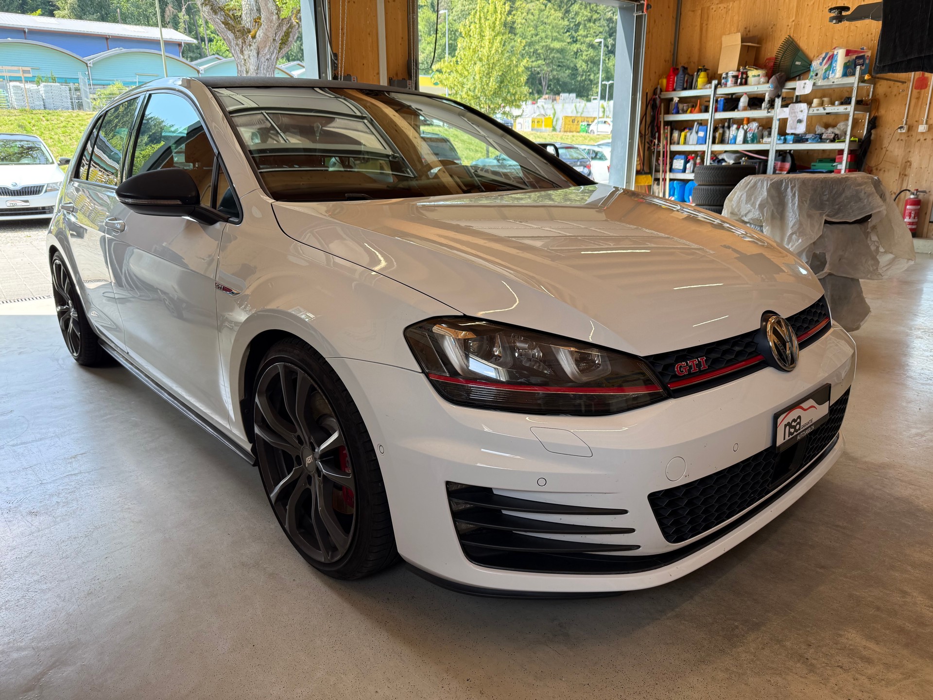 VW Golf 2.0 TSI GTI Performance DSG-image-2