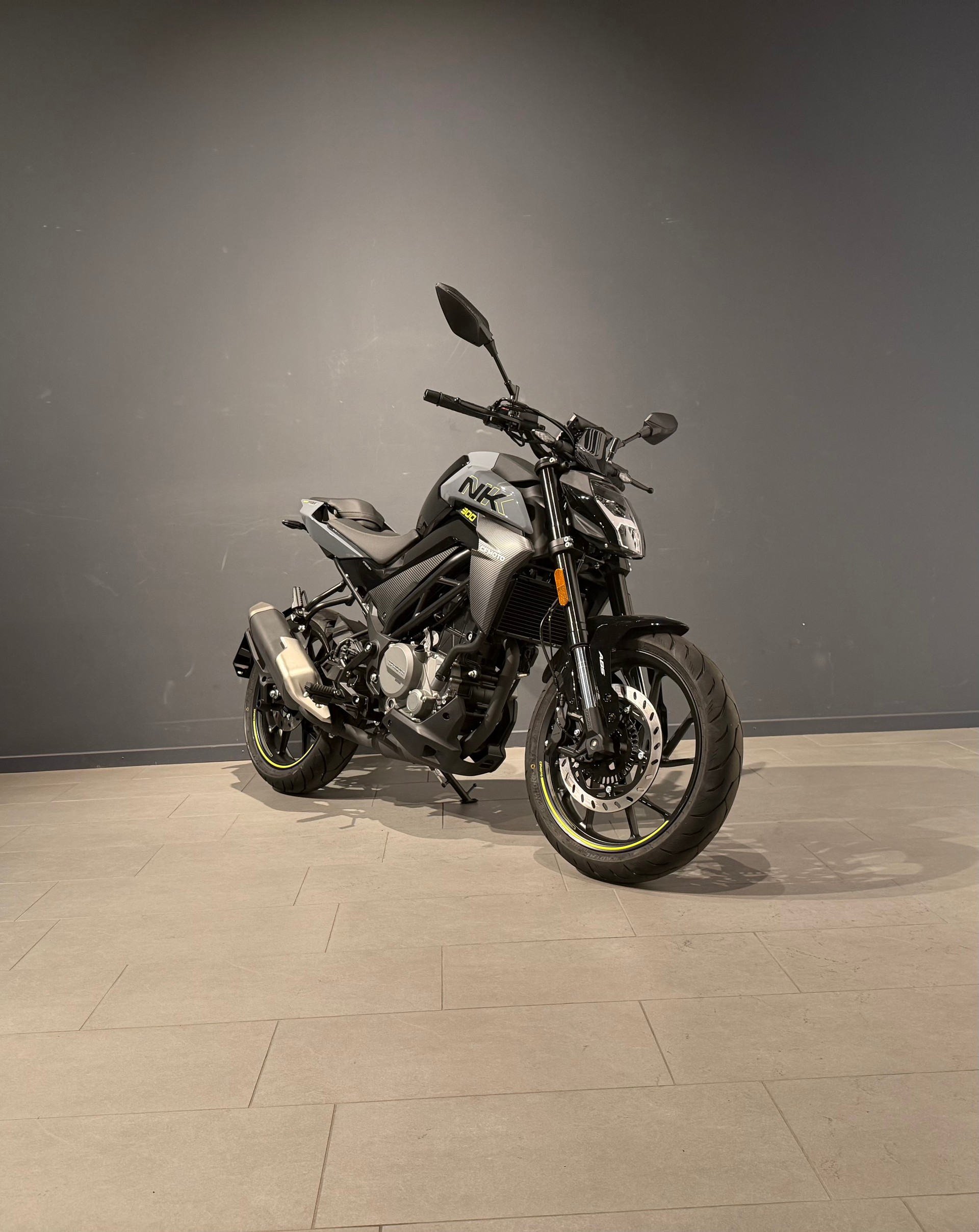 CF MOTO 300NK-showroom-element-1