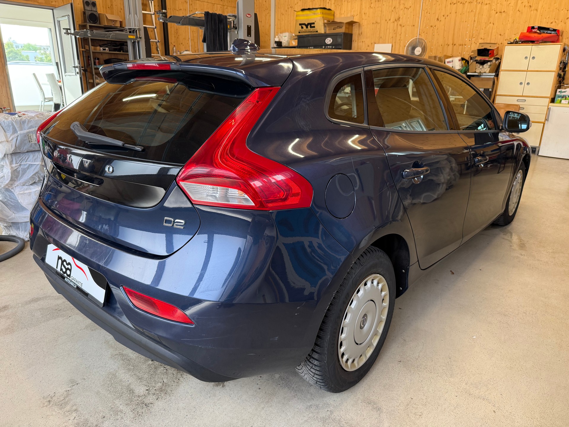 VOLVO V40 D2-image-1