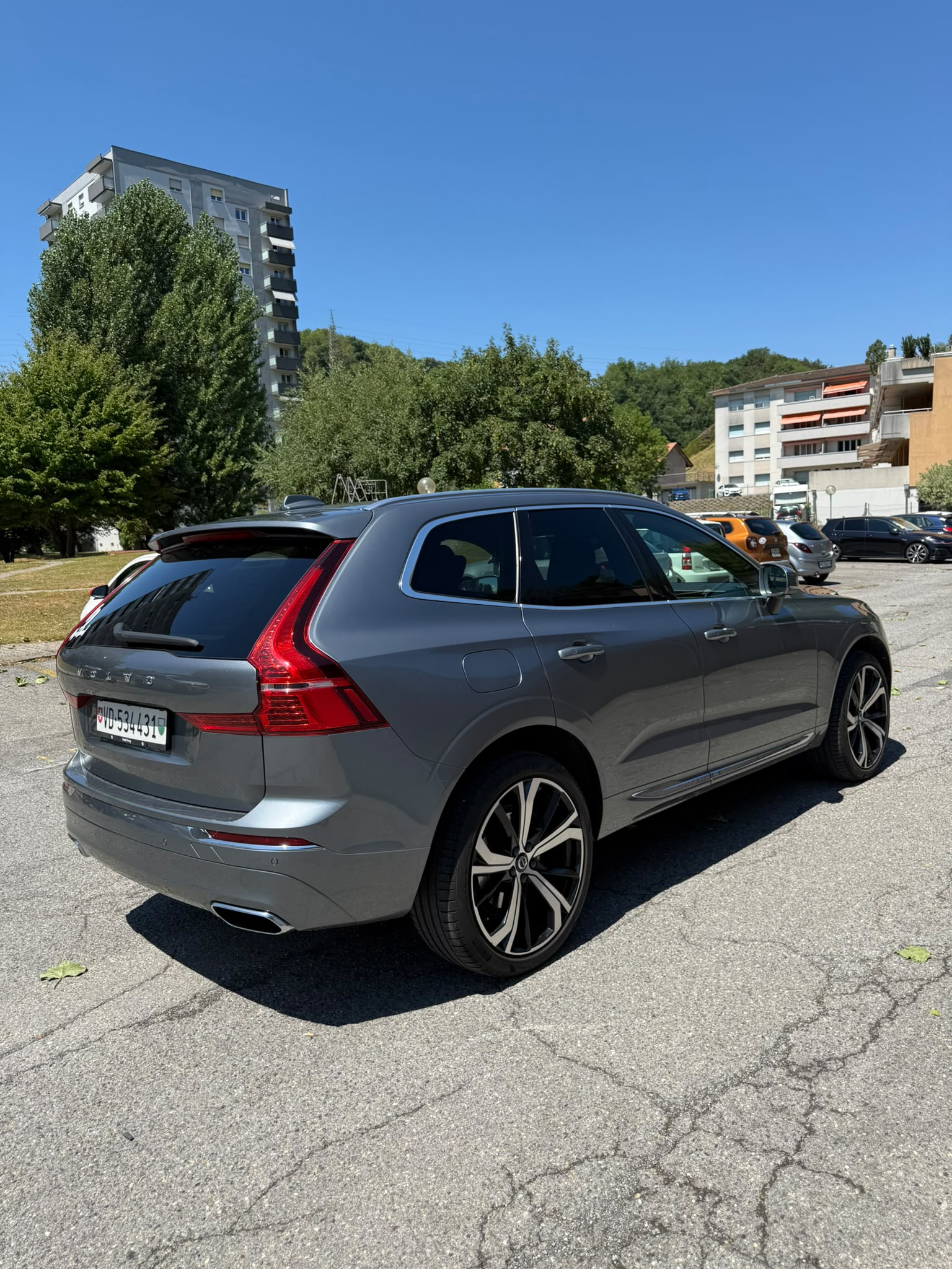 VOLVO XC60-image-1