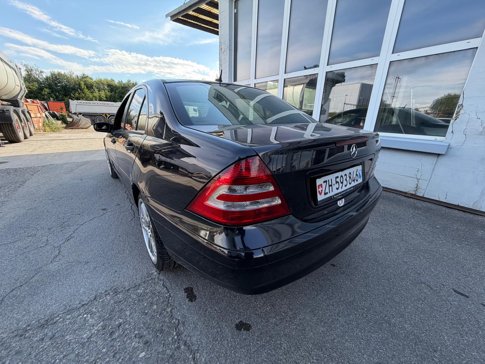MERCEDES-BENZ C 220 CDI-image-12