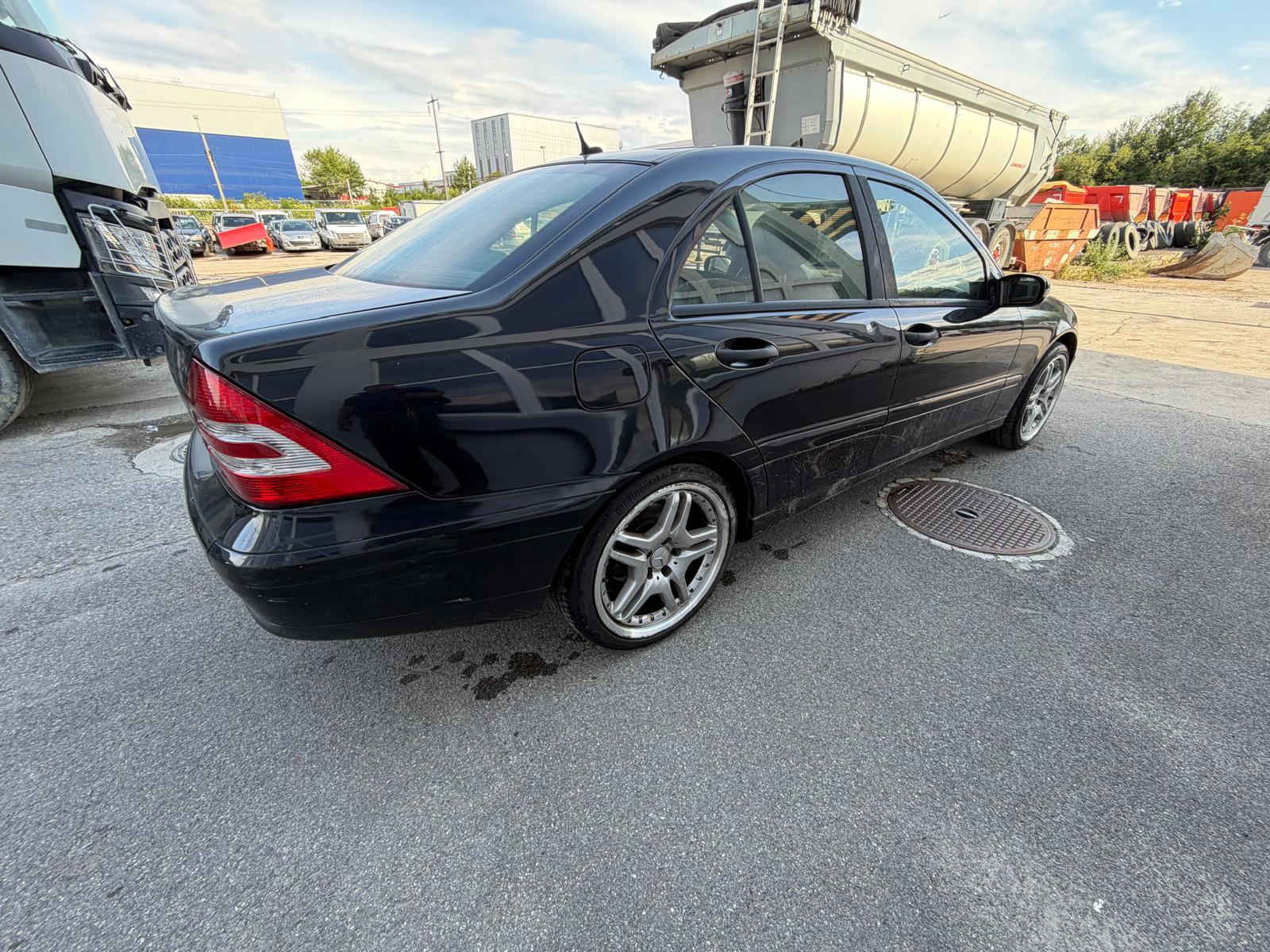 MERCEDES-BENZ C 220 CDI-image-11