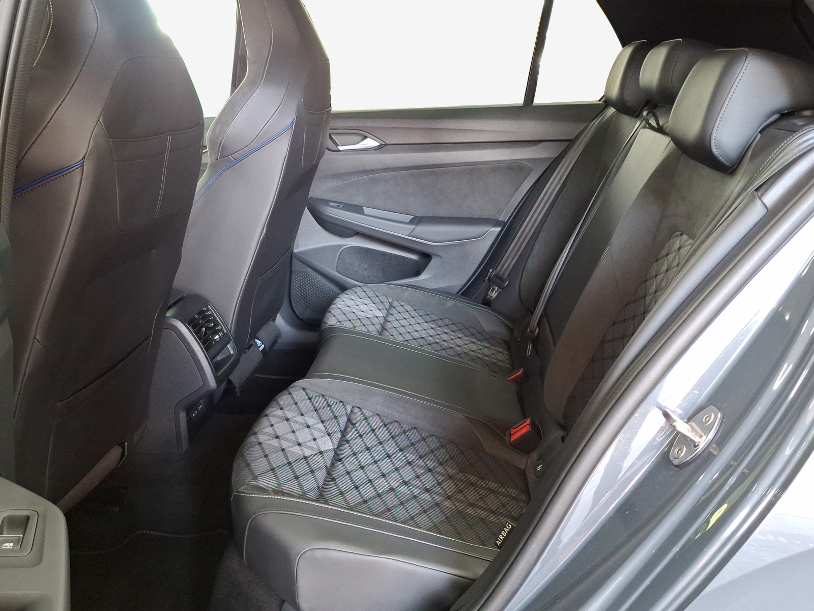 VW Golf 2.0 TSI R-Line DSG 4 Motion-image-11