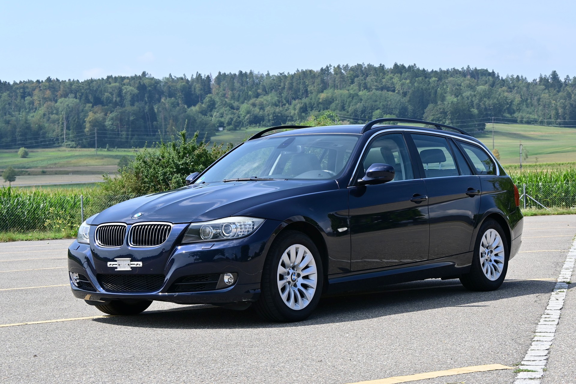BMW 325i-image-3