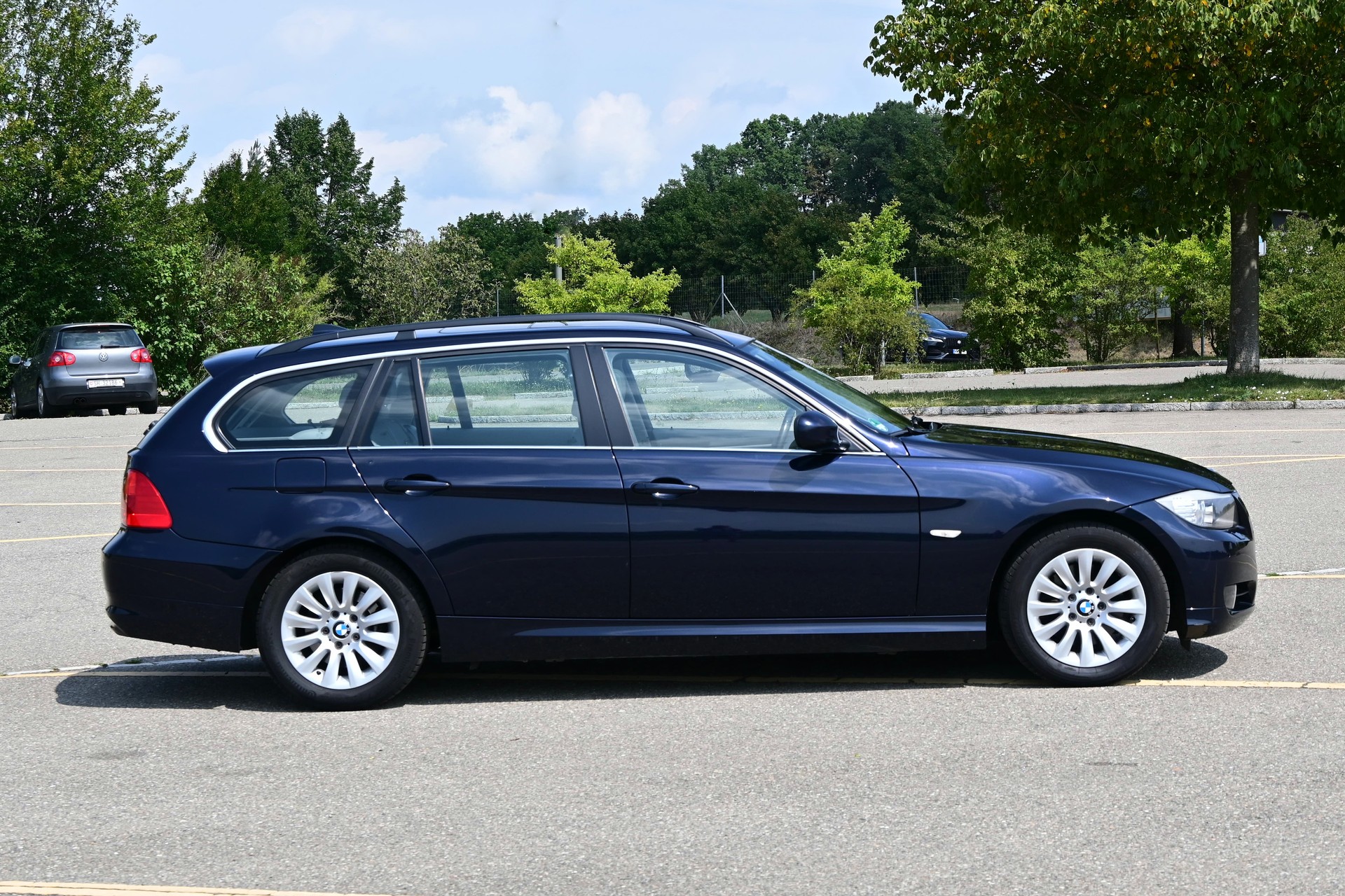 BMW 325i-image-5