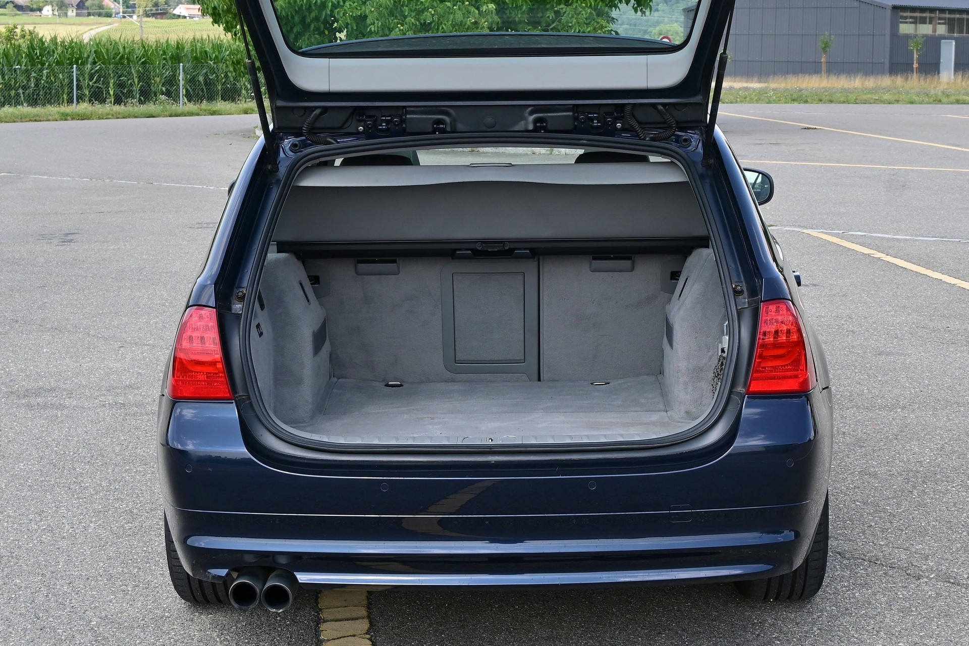 BMW 325i-image-2