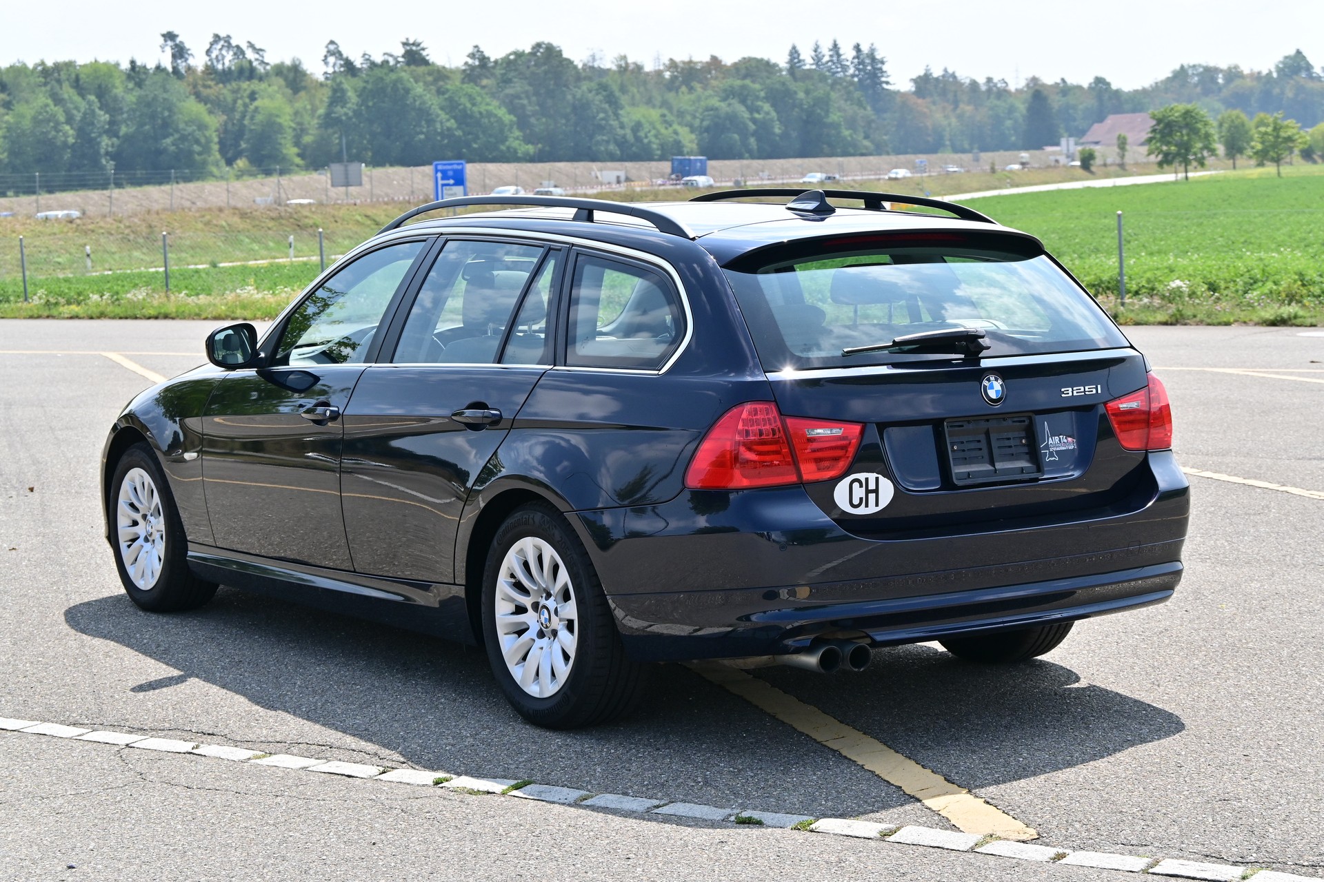 BMW 325i-image-0
