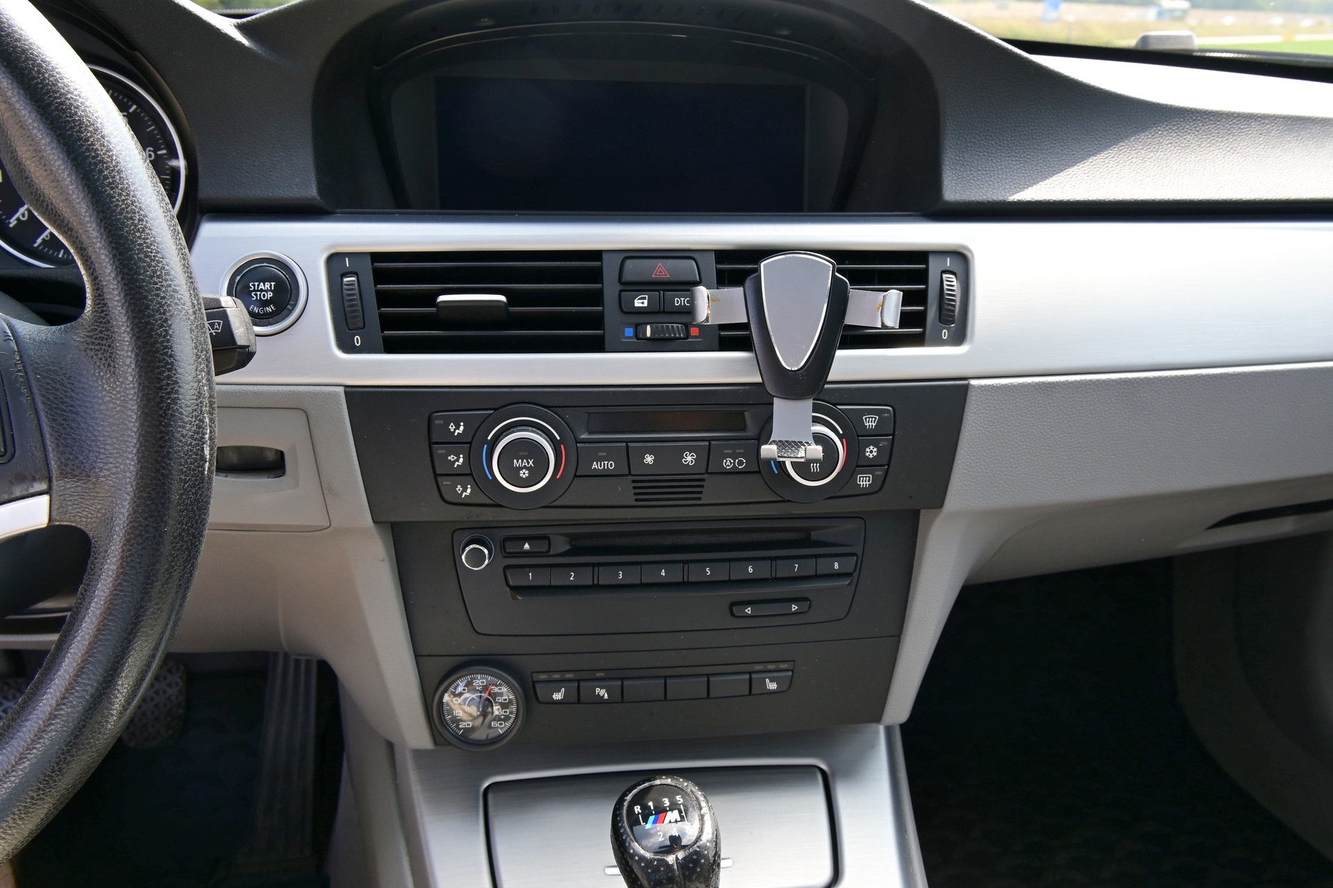 BMW 325i-image-7
