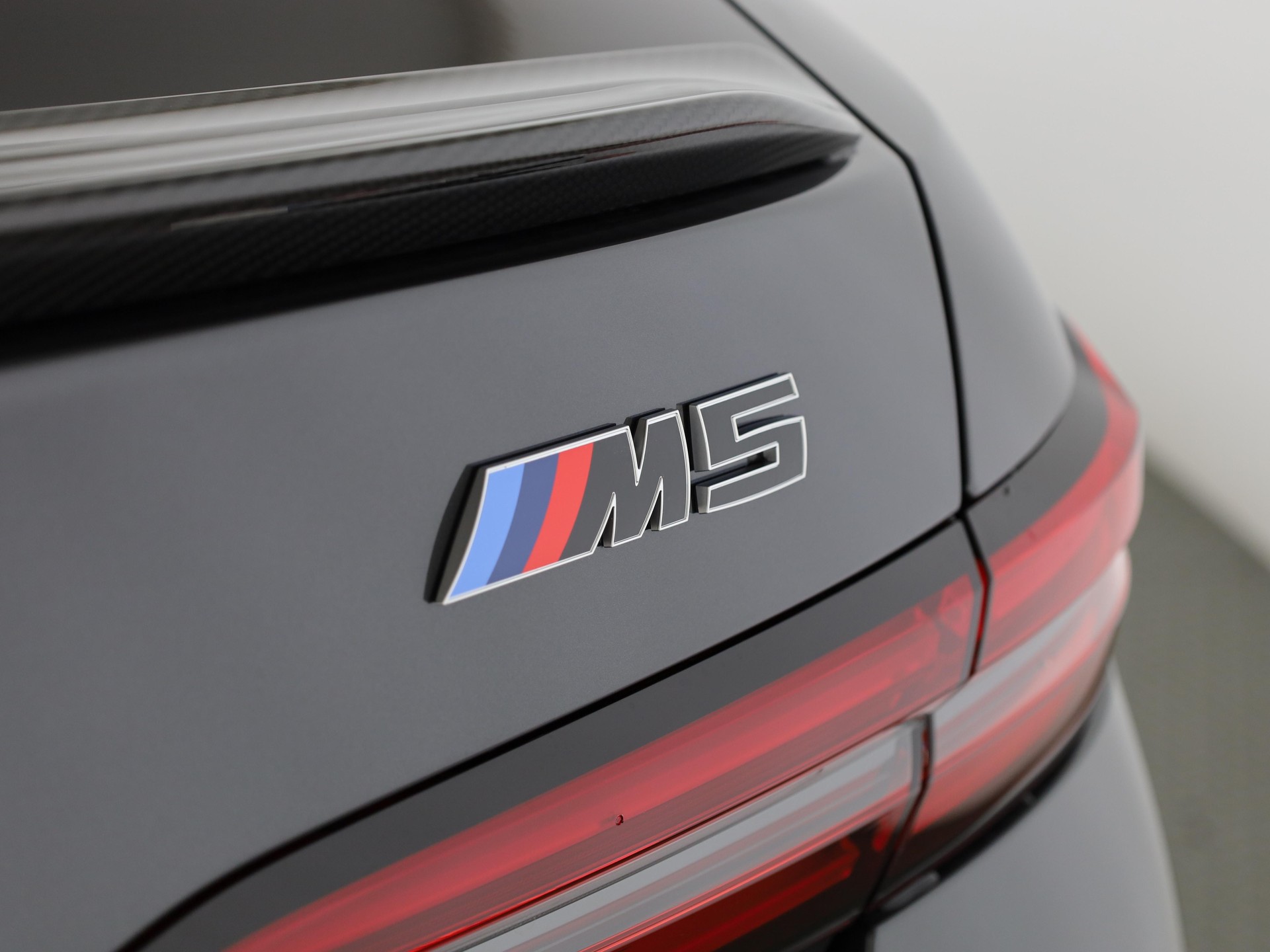 BMW M5 xDrive Limousine-image-7