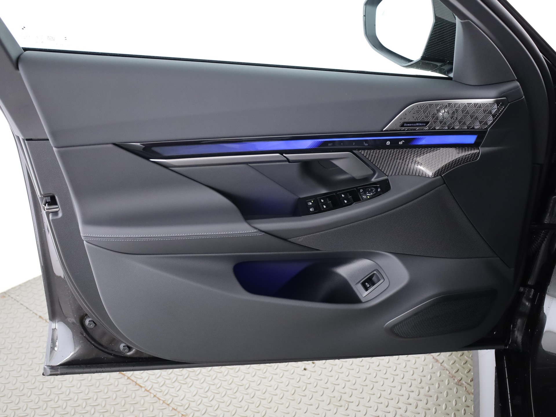 BMW M5 xDrive-image-10