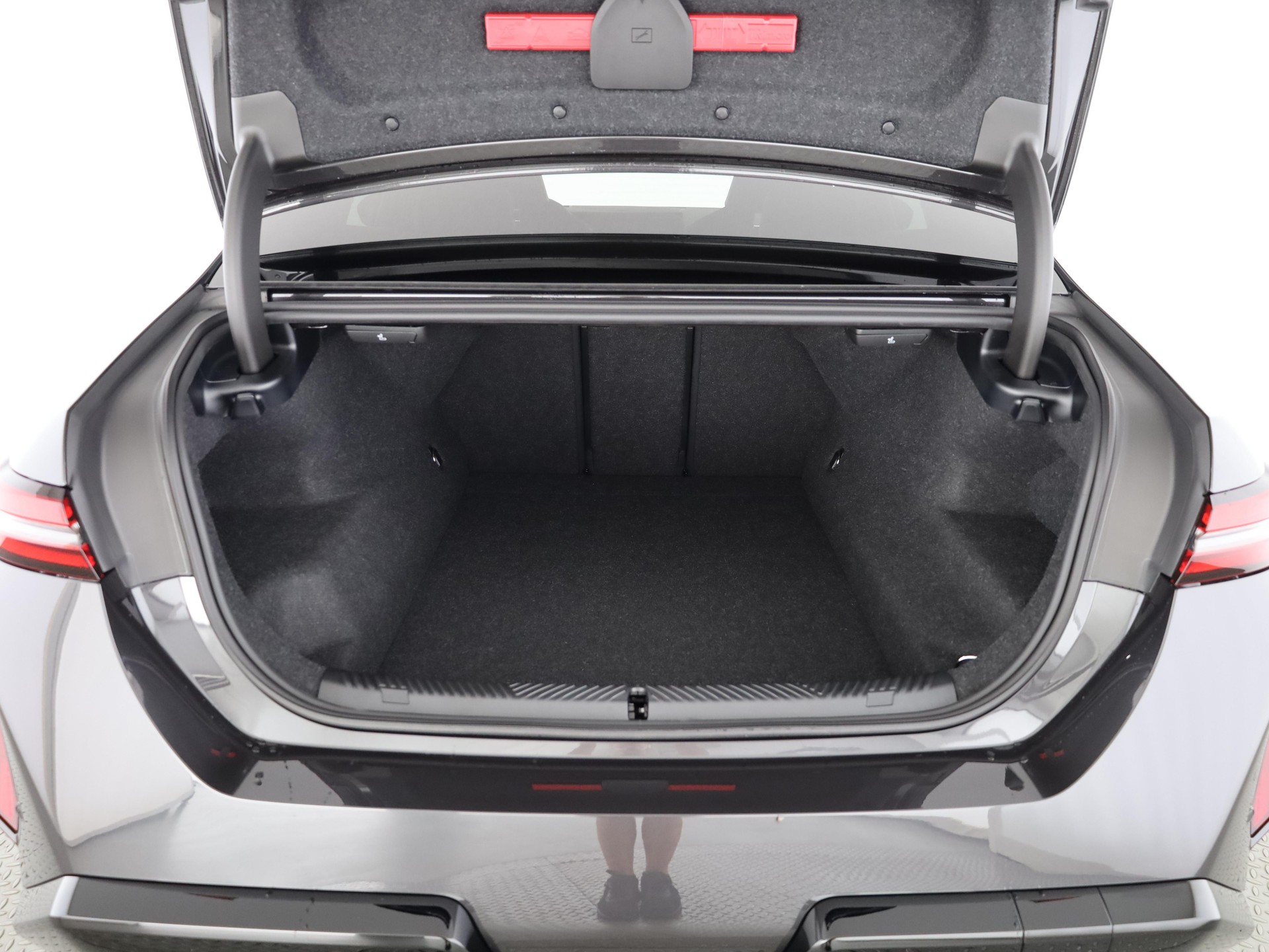 BMW M5 xDrive Limousine-image-8