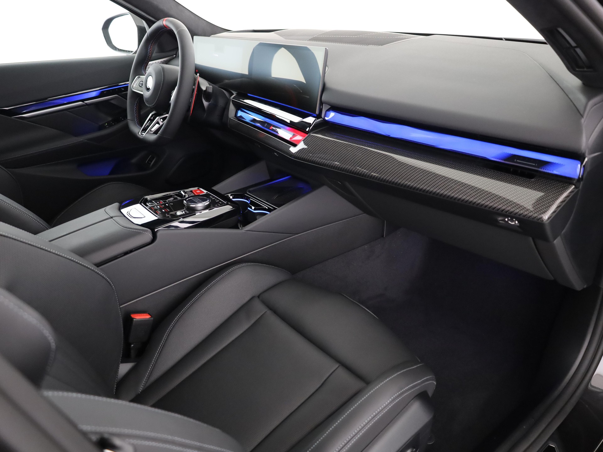 BMW M5 xDrive Limousine-image-14