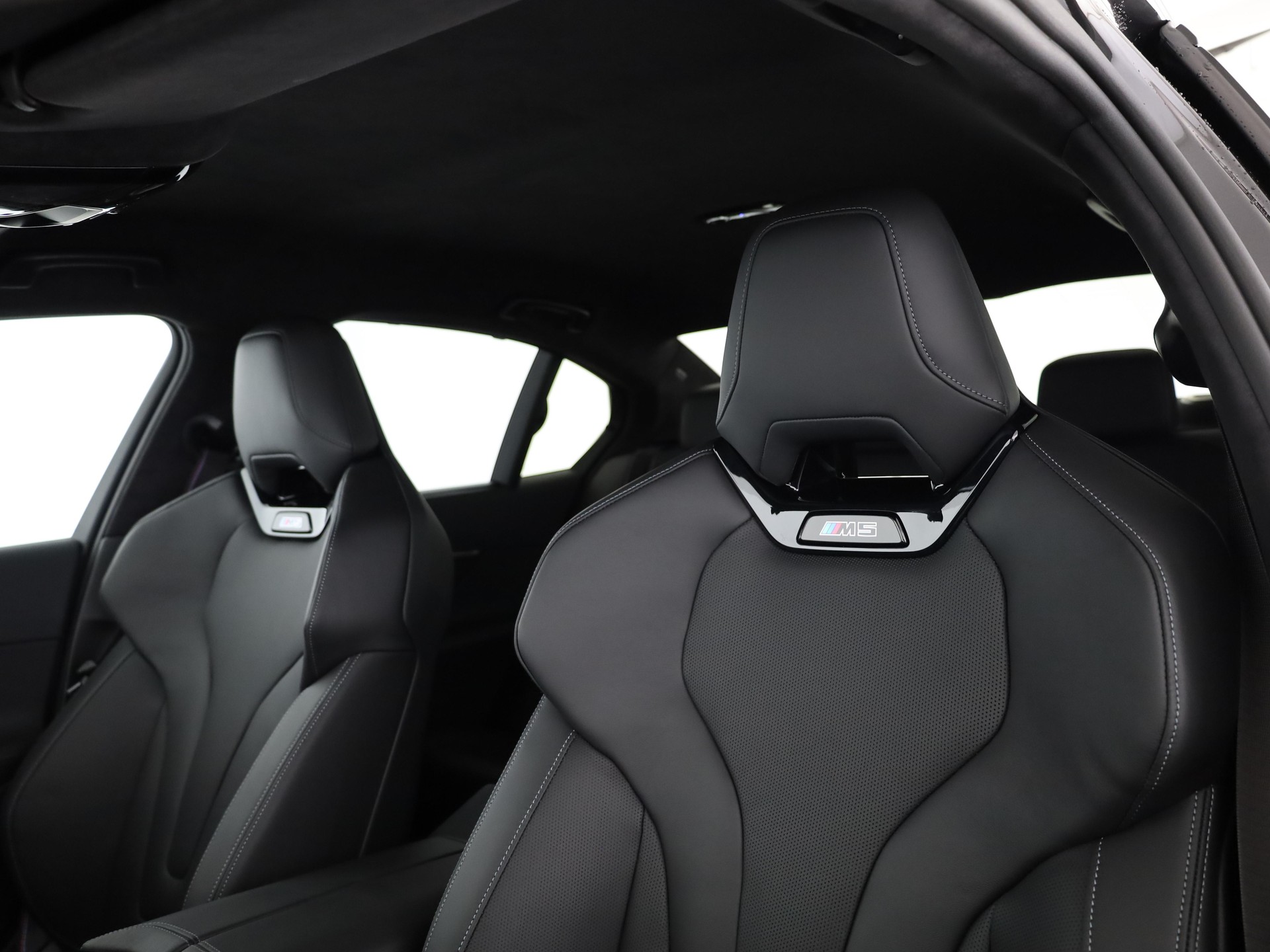 BMW M5 xDrive-image-12