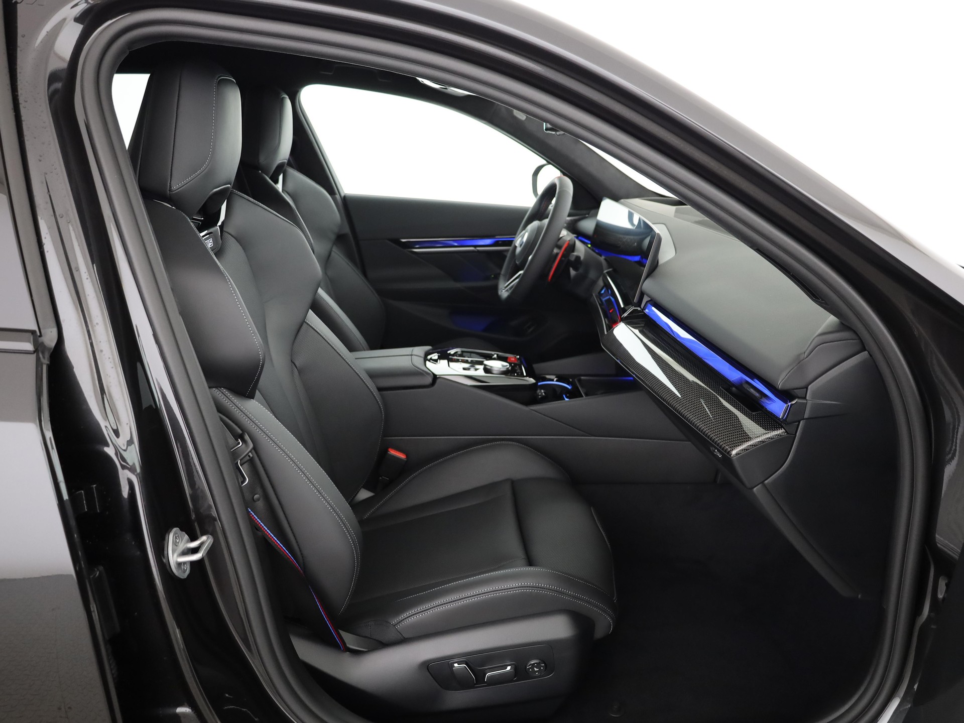 BMW M5 xDrive-image-15