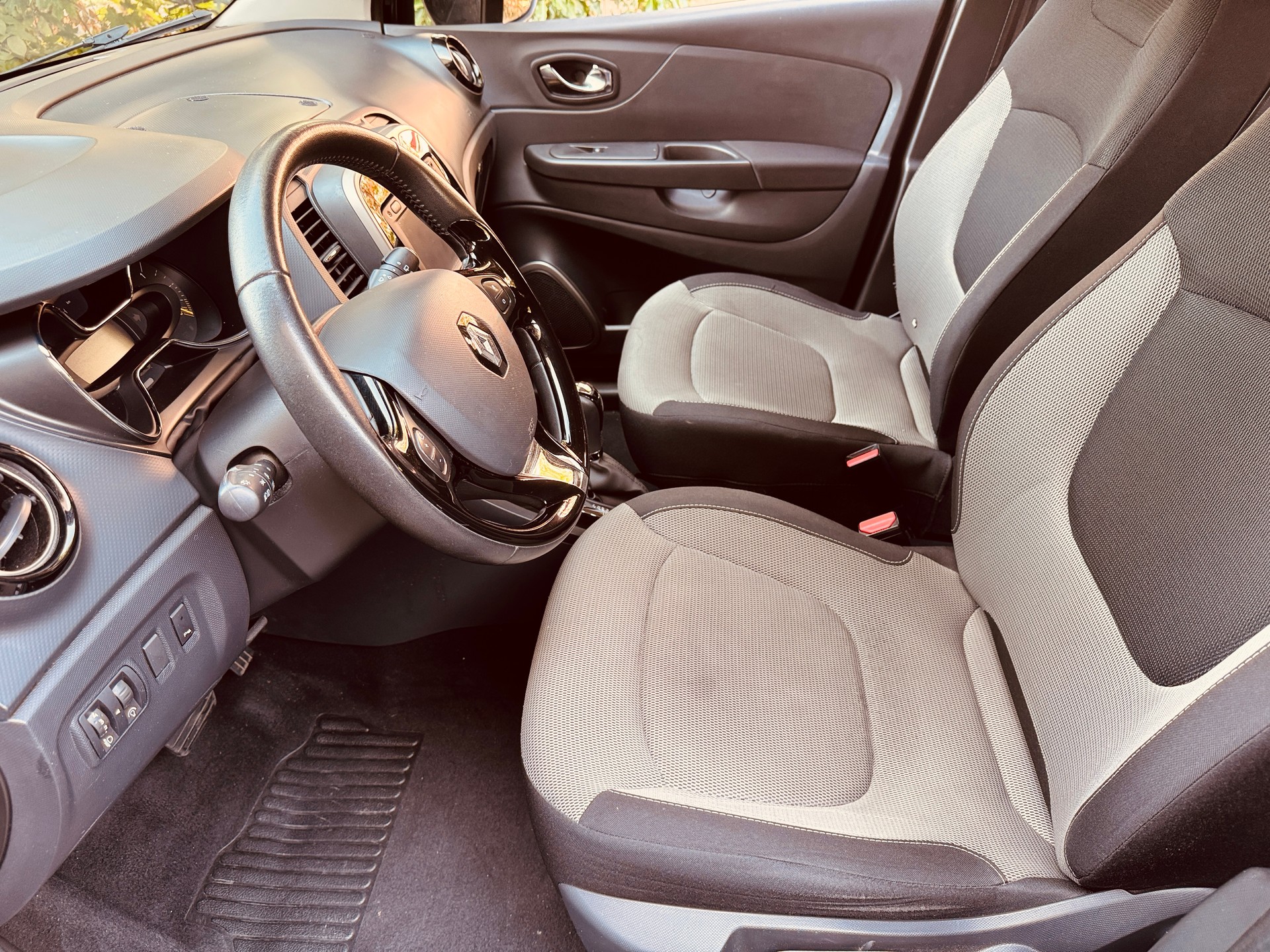 RENAULT Captur 1.2 T 16V Dynamique EDC-image-10