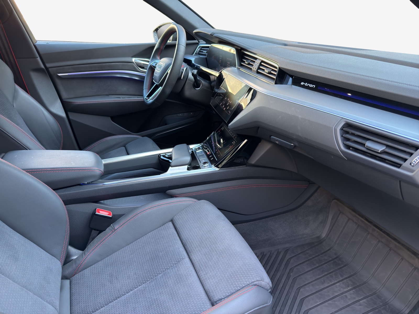 AUDI Q8 55 e-tron edition Dakar quattro-image-15