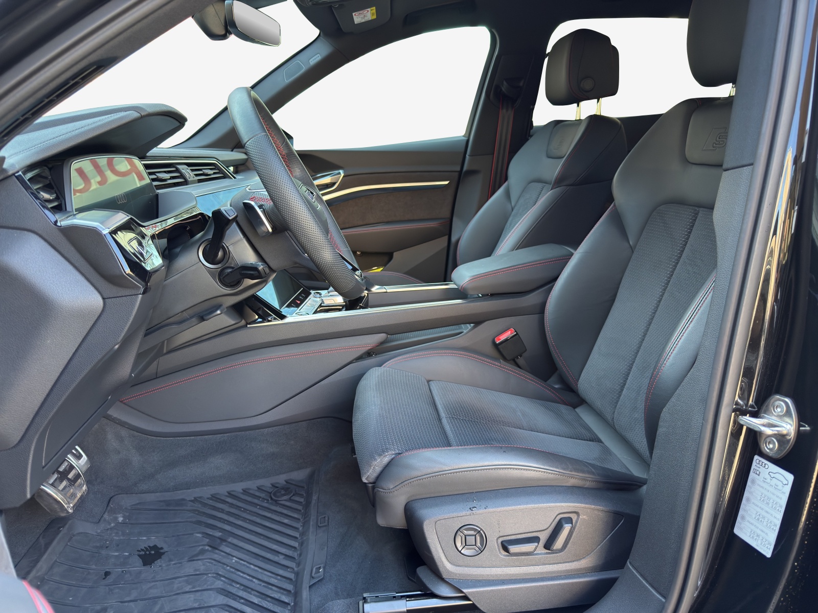 AUDI Q8 55 e-tron edition Dakar quattro-image-8