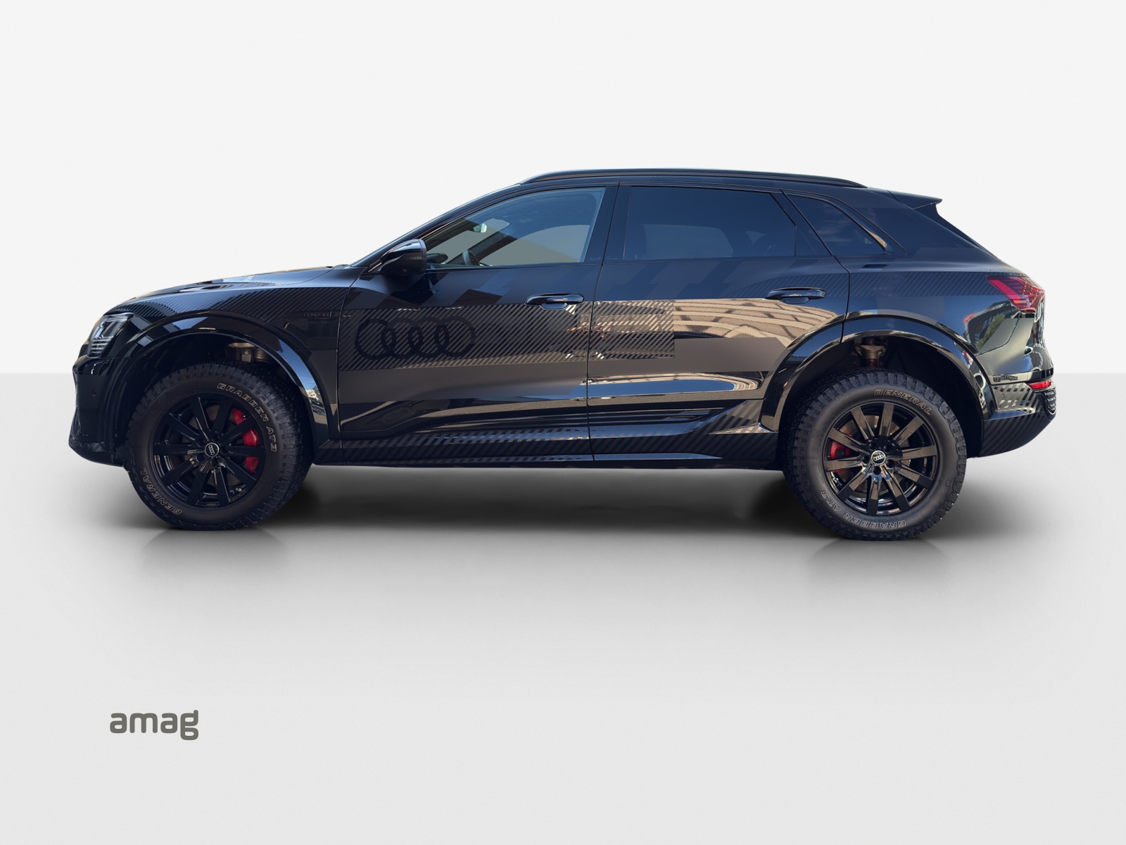 AUDI Q8 55 e-tron edition Dakar quattro-image-1