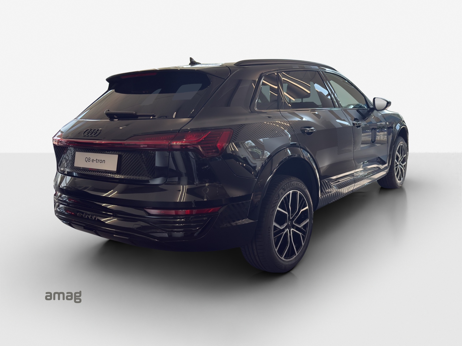 AUDI Q8 55 e-tron edition Dakar quattro-showroom-element-3