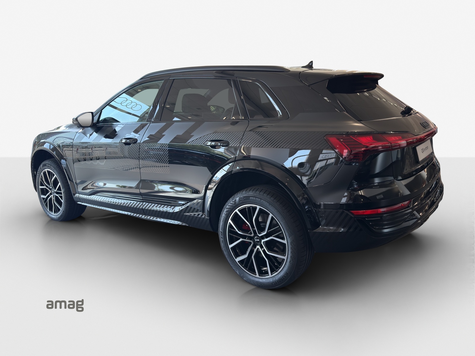 AUDI Q8 55 e-tron edition Dakar quattro-showroom-element-1