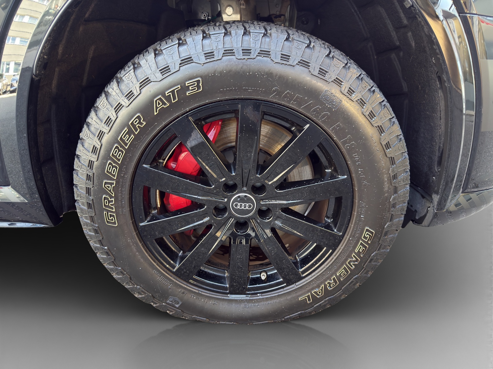 AUDI Q8 55 e-tron edition Dakar quattro-image-16