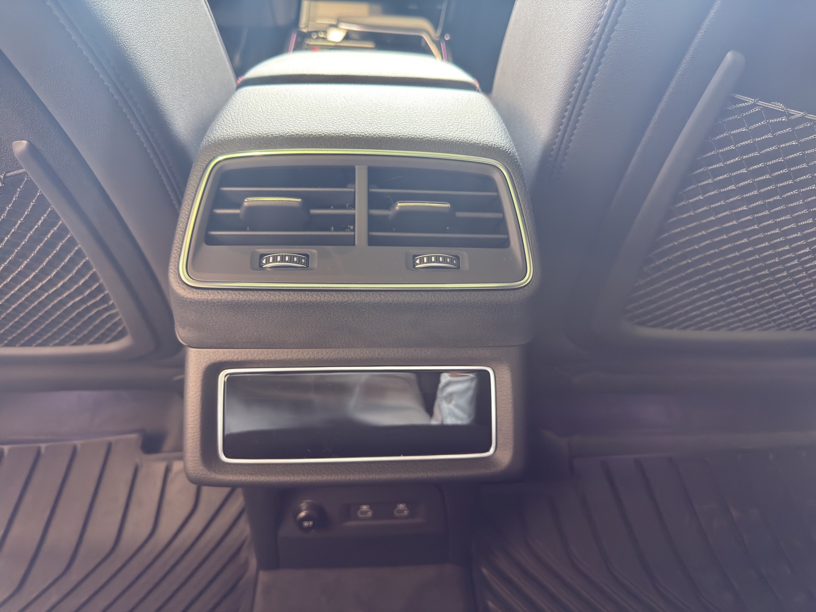 AUDI Q8 55 e-tron edition Dakar quattro-image-9