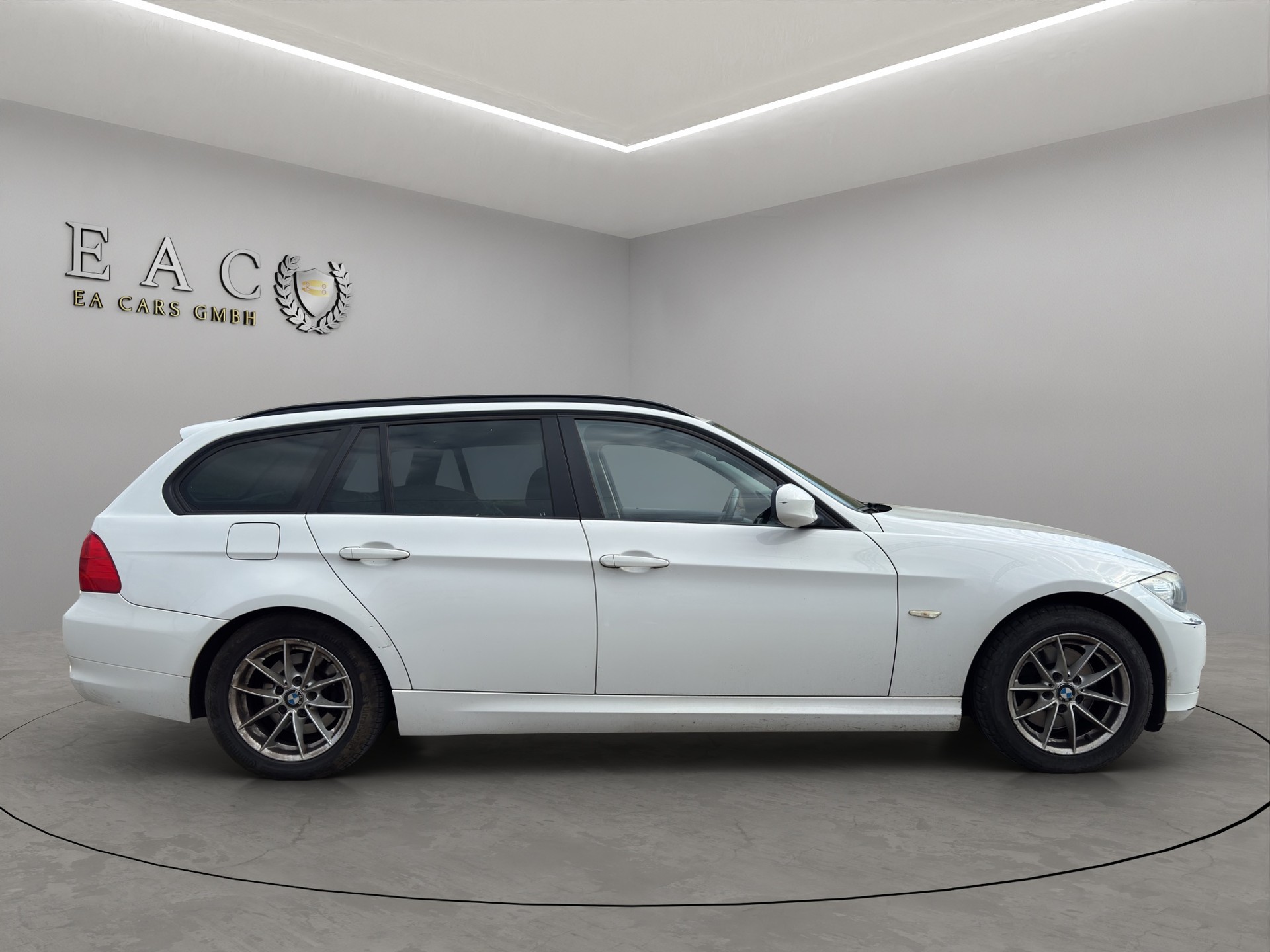 BMW 320d xDrive Touring Steptronic-image-5