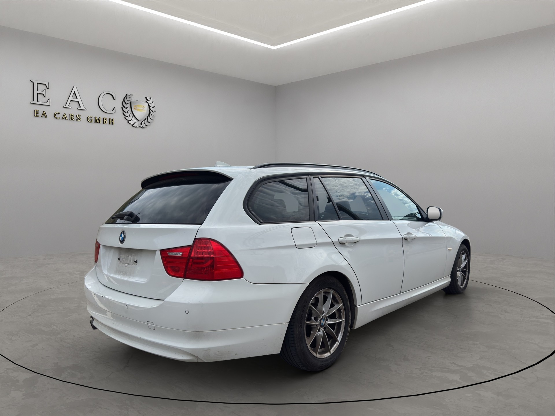 BMW 320d xDrive Touring Steptronic-image-4
