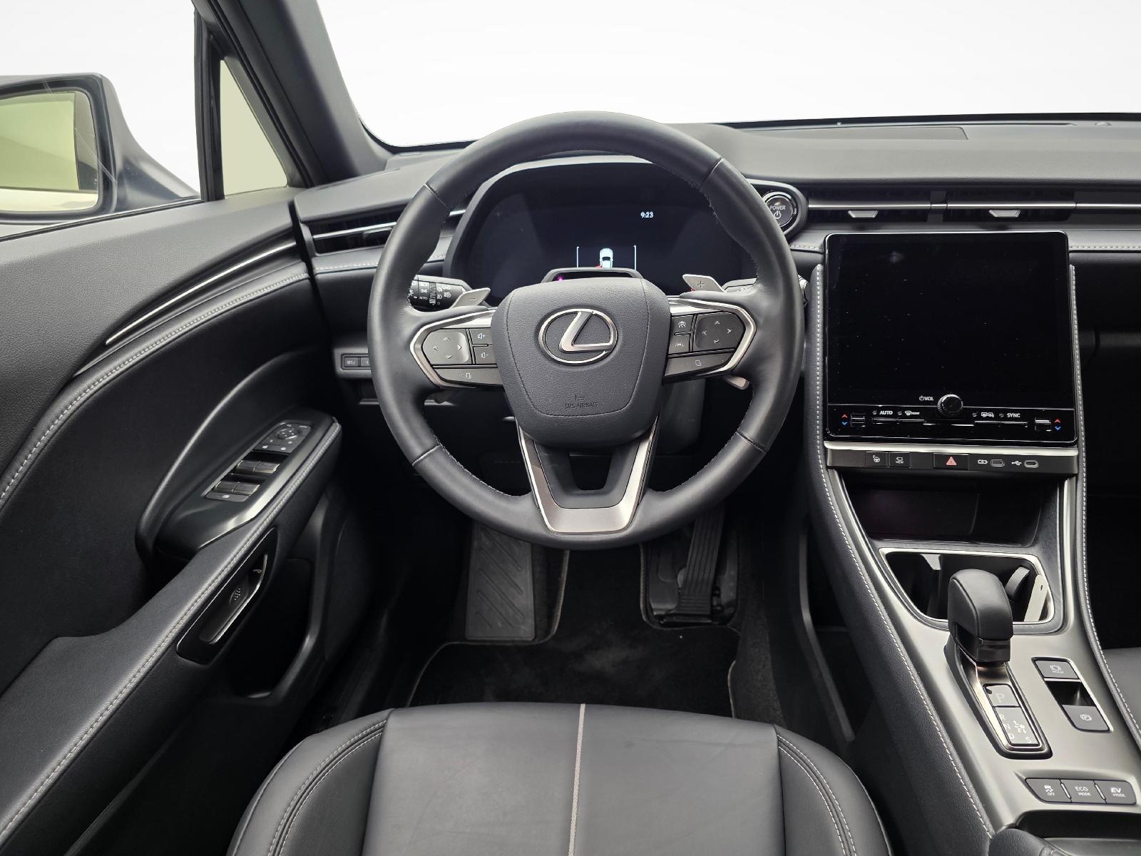 LEXUS LBX 1.5 Hybrid Relax AWD-image-12