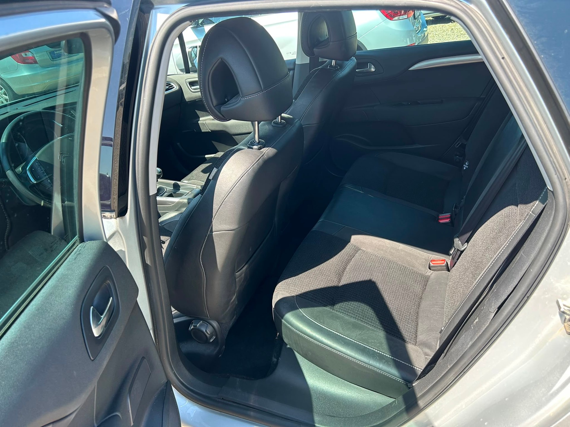 CITROEN C4 Berline 2.0 HDi Exclusive-image-7