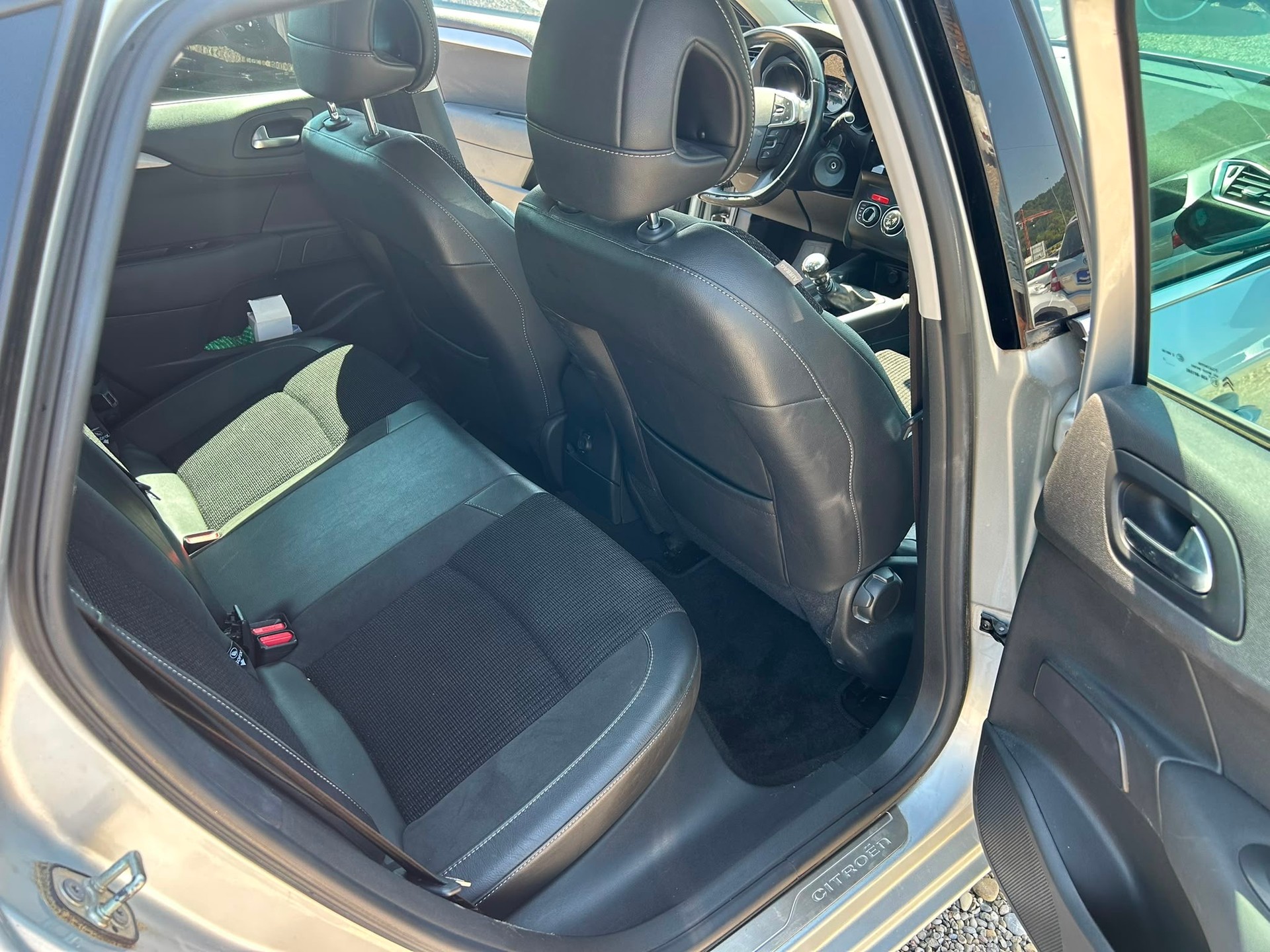 CITROEN C4 Berline 2.0 HDi Exclusive-image-9