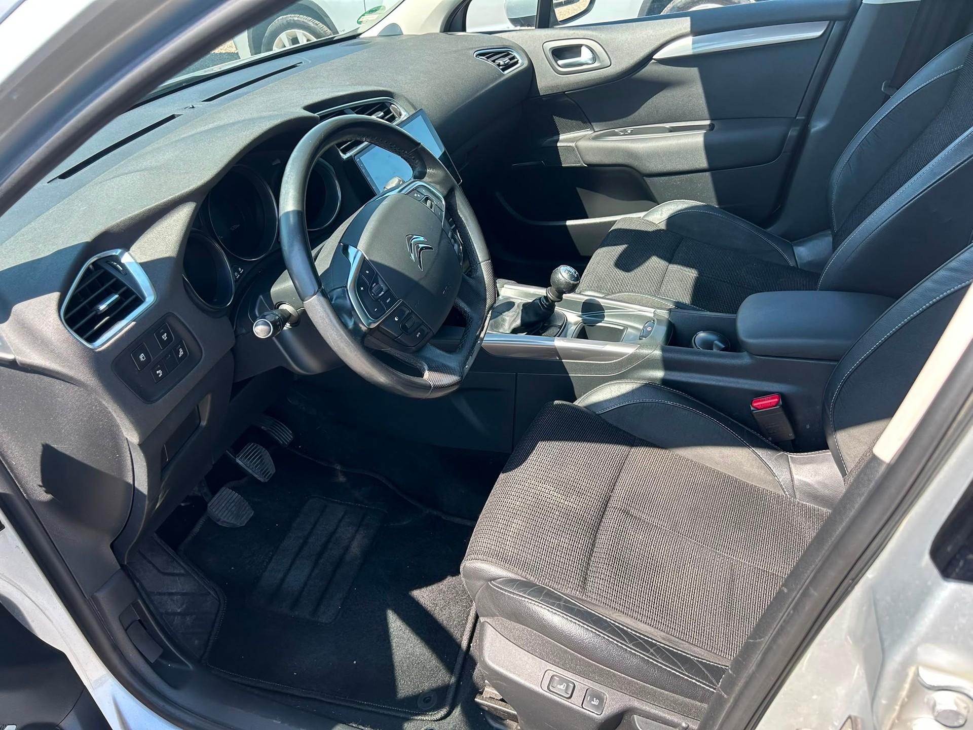 CITROEN C4 Berline 2.0 HDi Exclusive-image-6