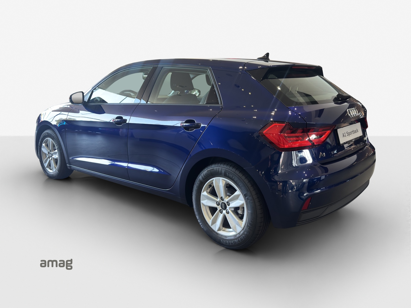 AUDI A1 Sportback 30 TFSI Attraction S-tronic-image-2