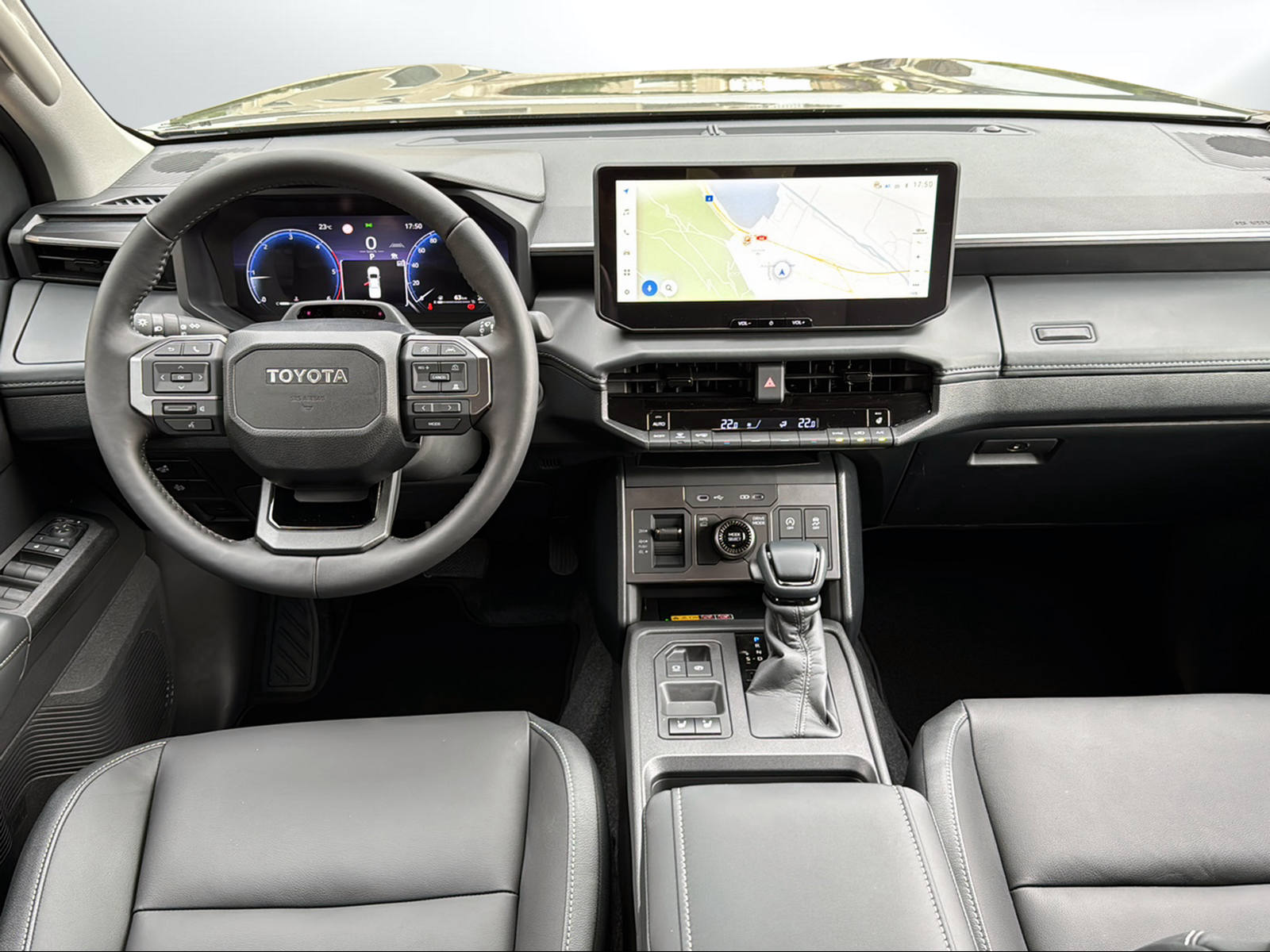 TOYOTA Hilux 2.8d MHEV Style Double Cab 4x4-image-7