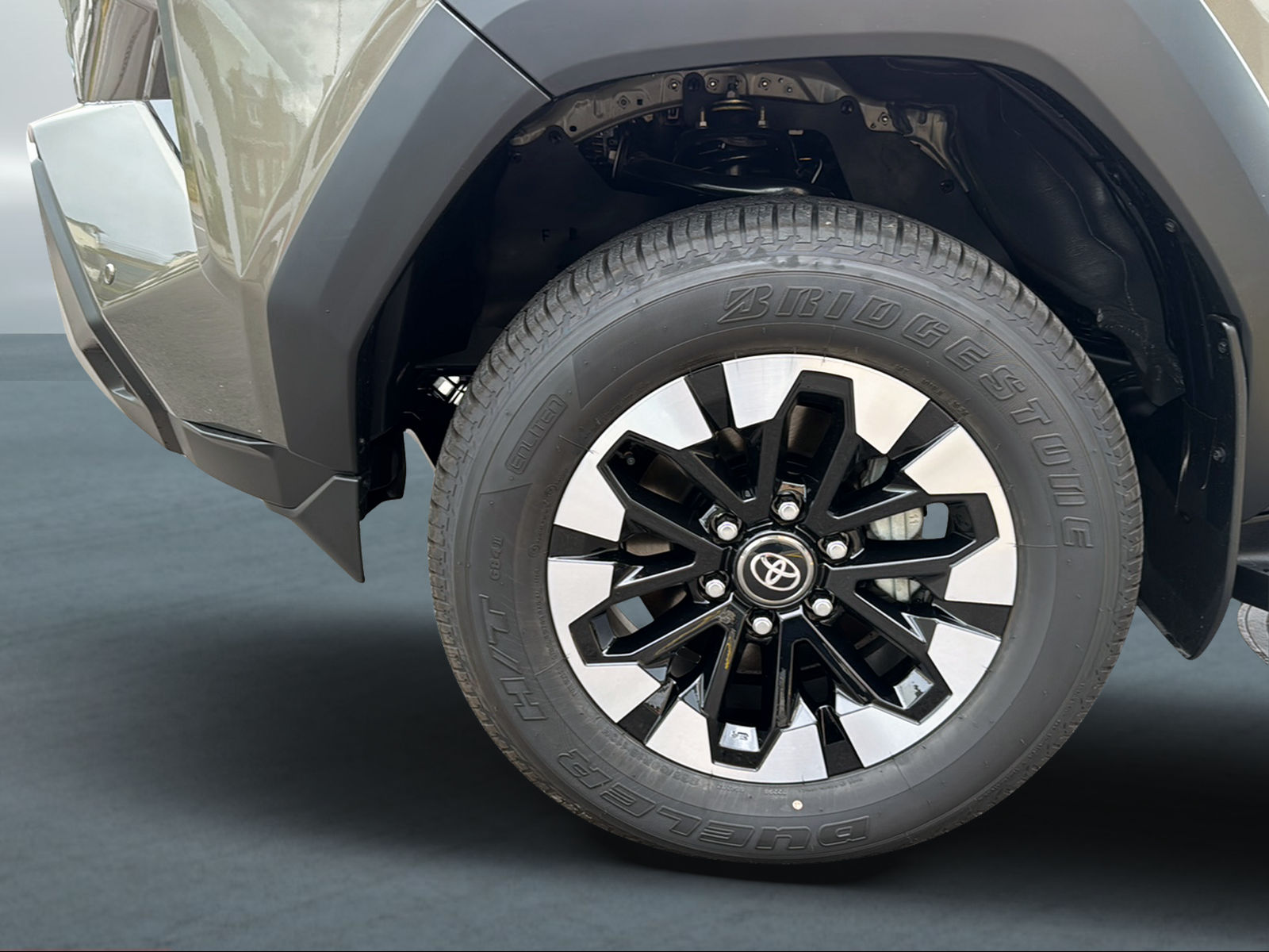 TOYOTA Hilux 2.8d MHEV Style Double Cab 4x4-image-9