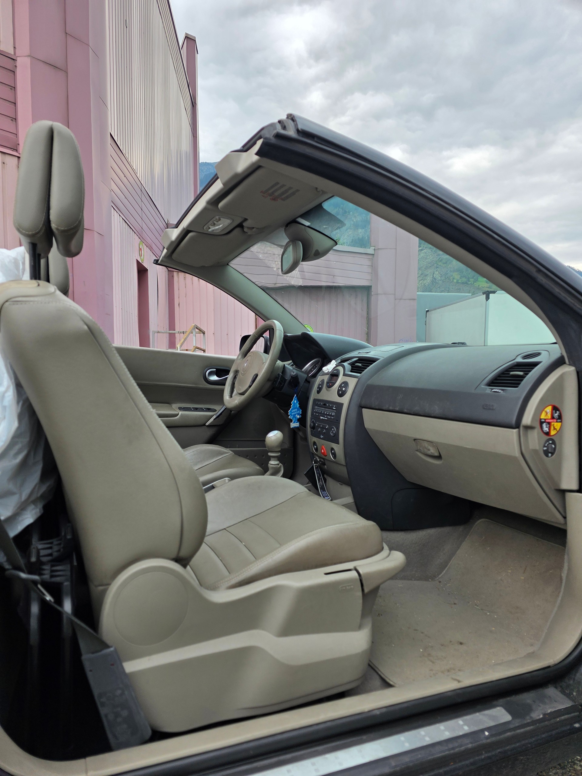 RENAULT Mégane C-C 2.0 16V T Privilège Luxe-image-9