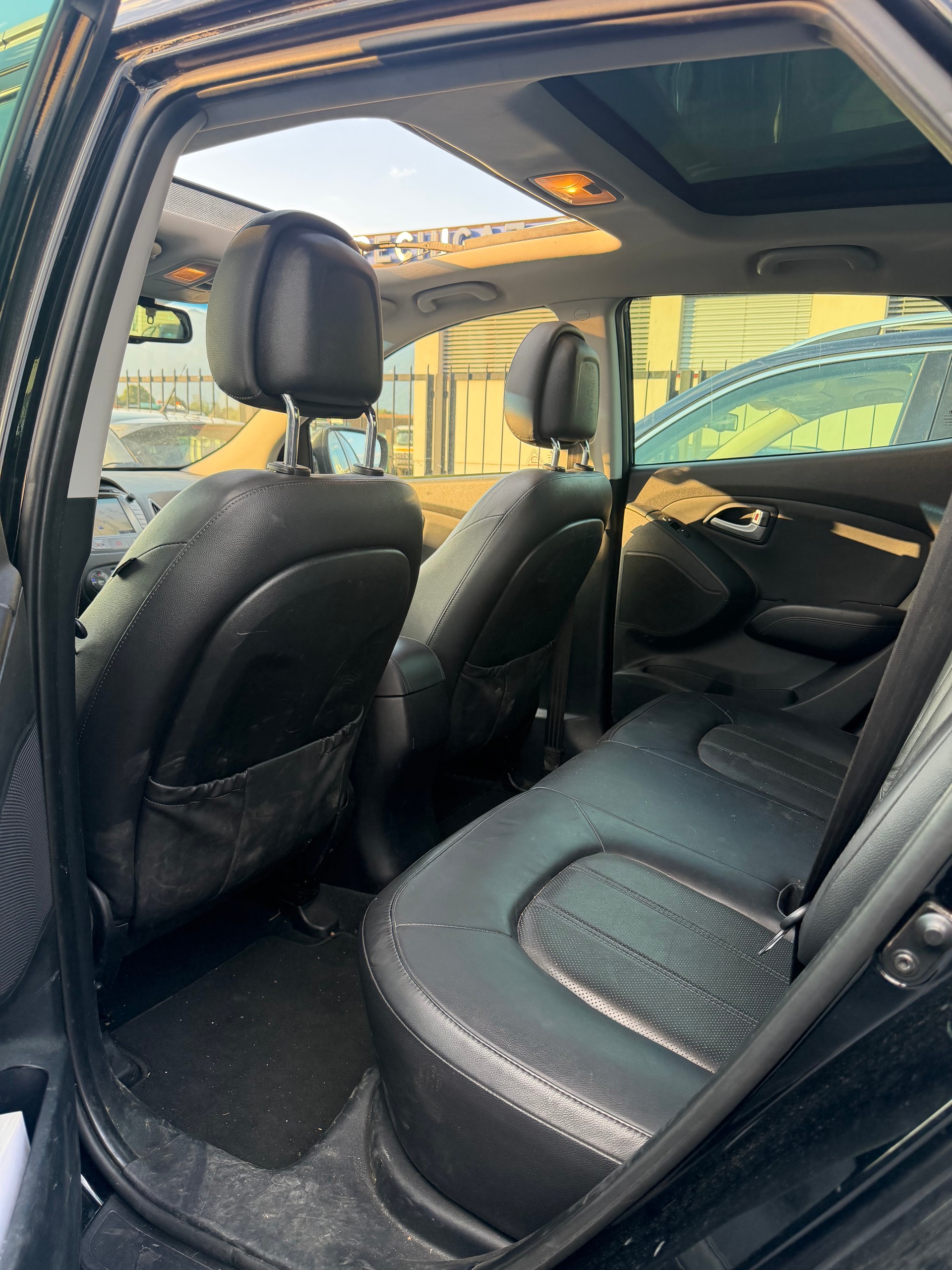 HYUNDAI iX 35 2.0 CRDi GO! Plus 4WD Automatic-image-6