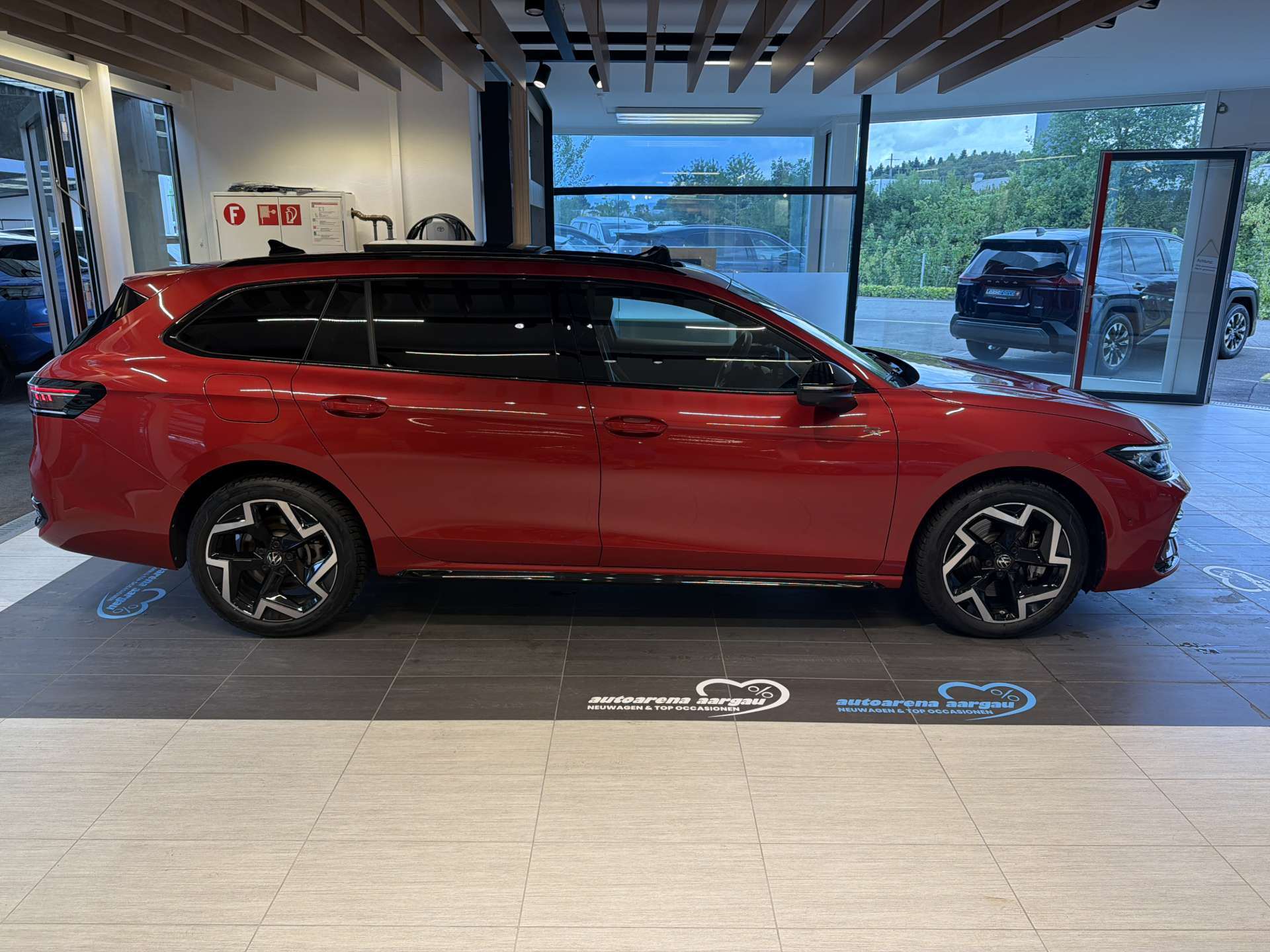 VW Passat Variant 1.5 TSi PHEV R-Line 272PS DSG-Automat-image-13