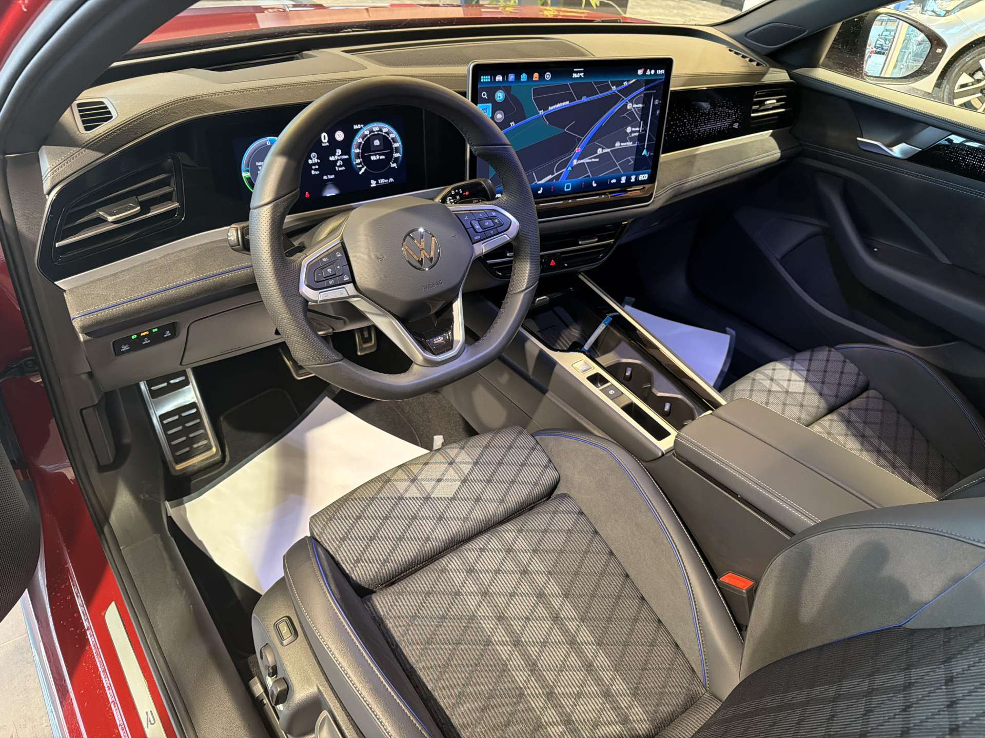 VW Passat Variant 1.5 TSi PHEV R-Line 272PS DSG-Automat-image-5