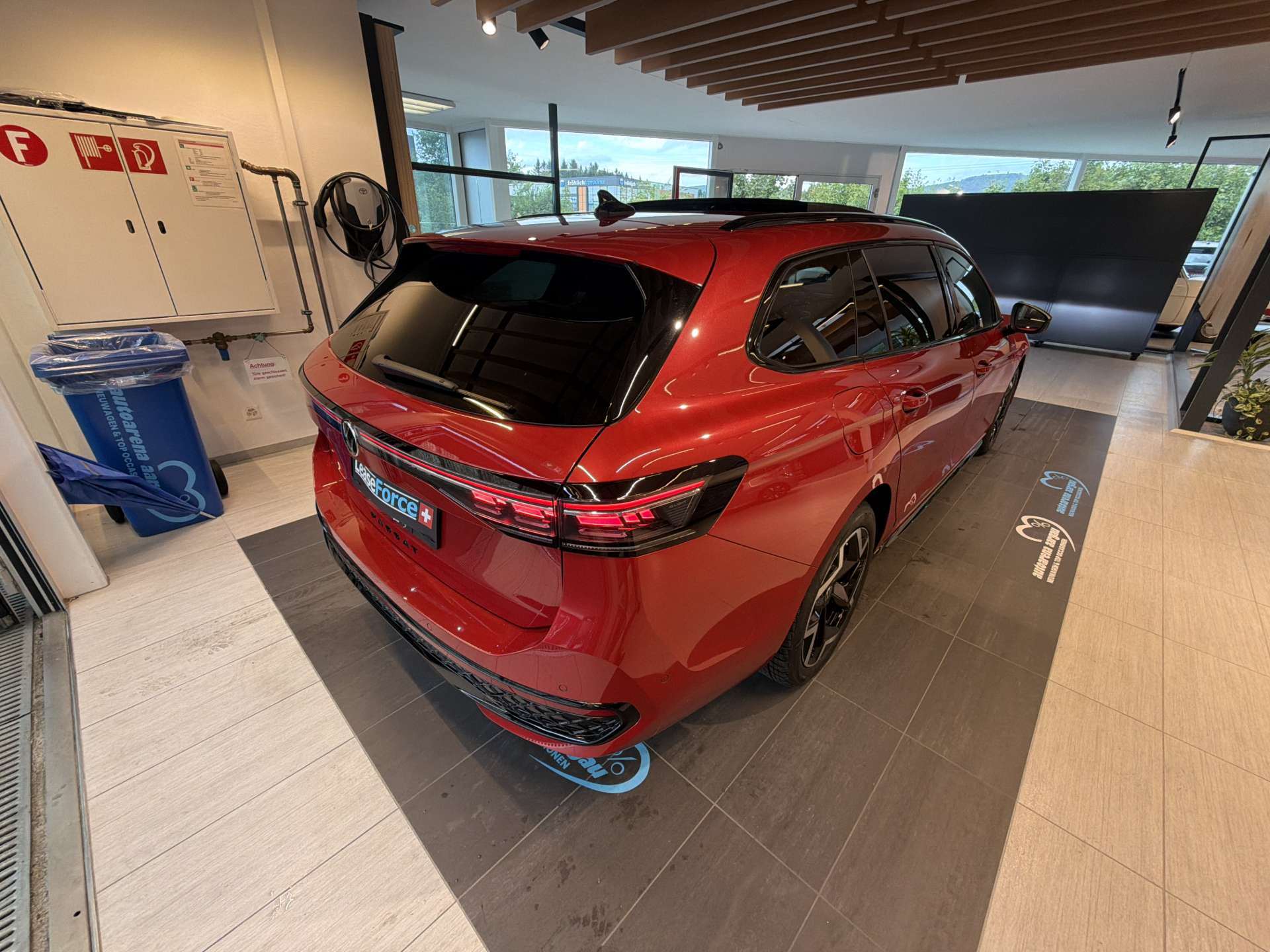 VW Passat Variant 1.5 TSi PHEV R-Line 272PS DSG-Automat-image-2