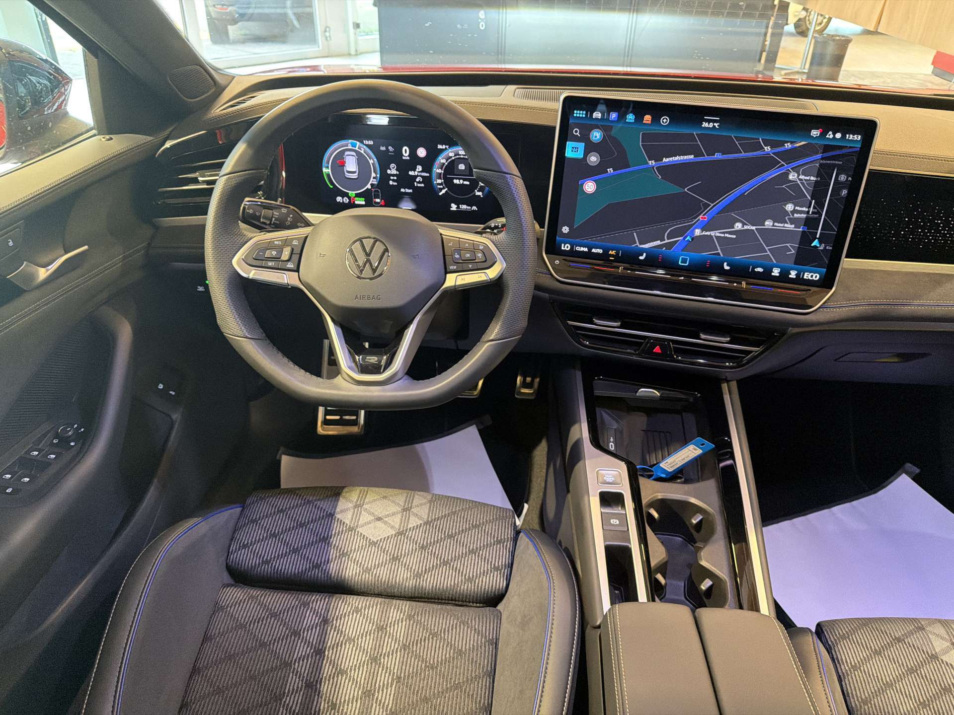 VW Passat Variant 1.5 TSi PHEV R-Line 272PS DSG-Automat-image-4