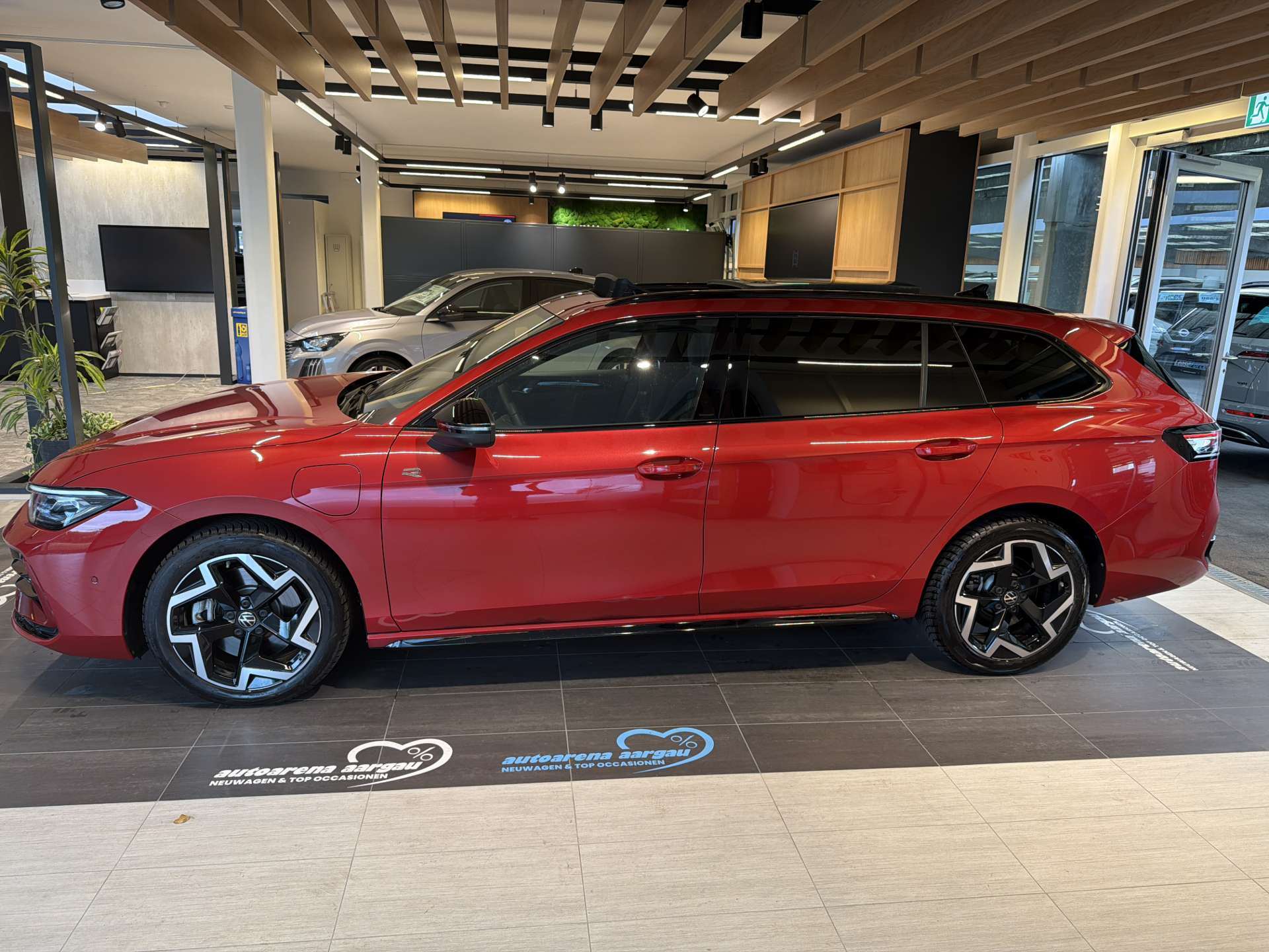 VW Passat Variant 1.5 TSi PHEV R-Line 272PS DSG-Automat-image-11
